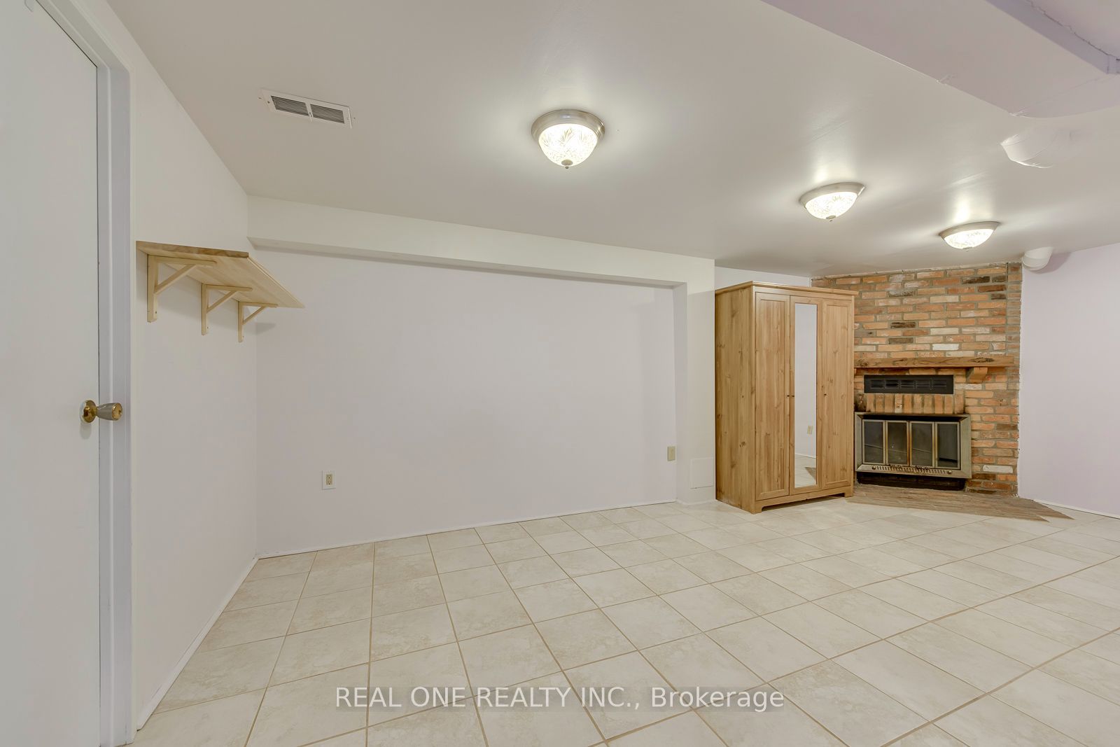 741 Queensbridge Drive Property Photo 29