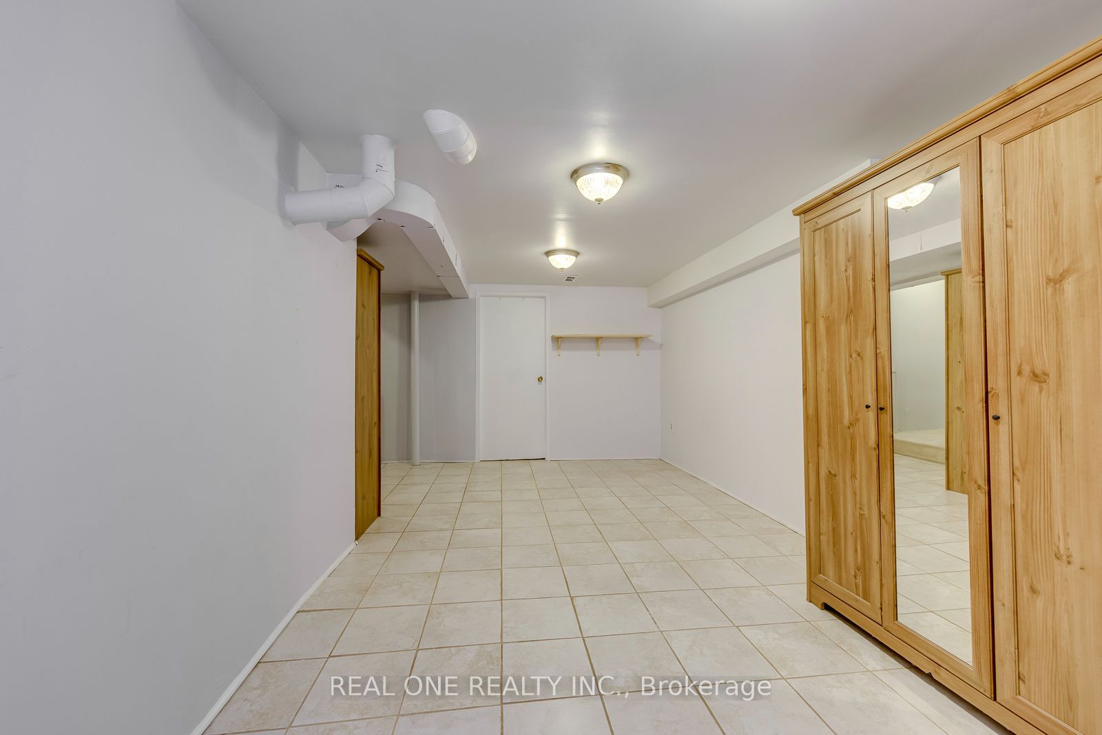 741 Queensbridge Drive Property Photo 31