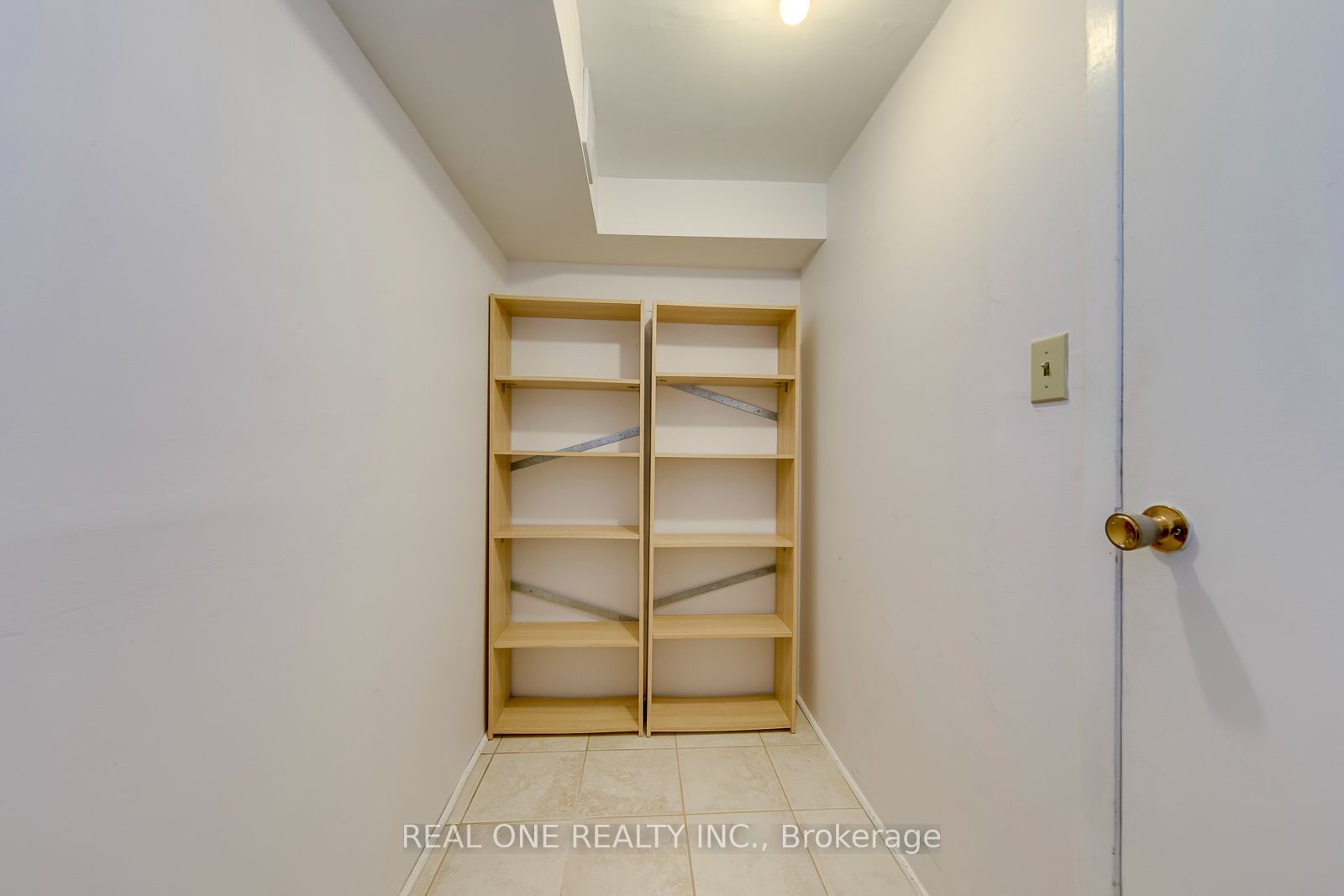 741 Queensbridge Drive Property Photo 32