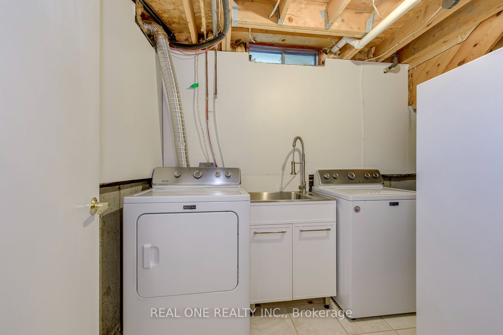 741 Queensbridge Drive Property Photo 33
