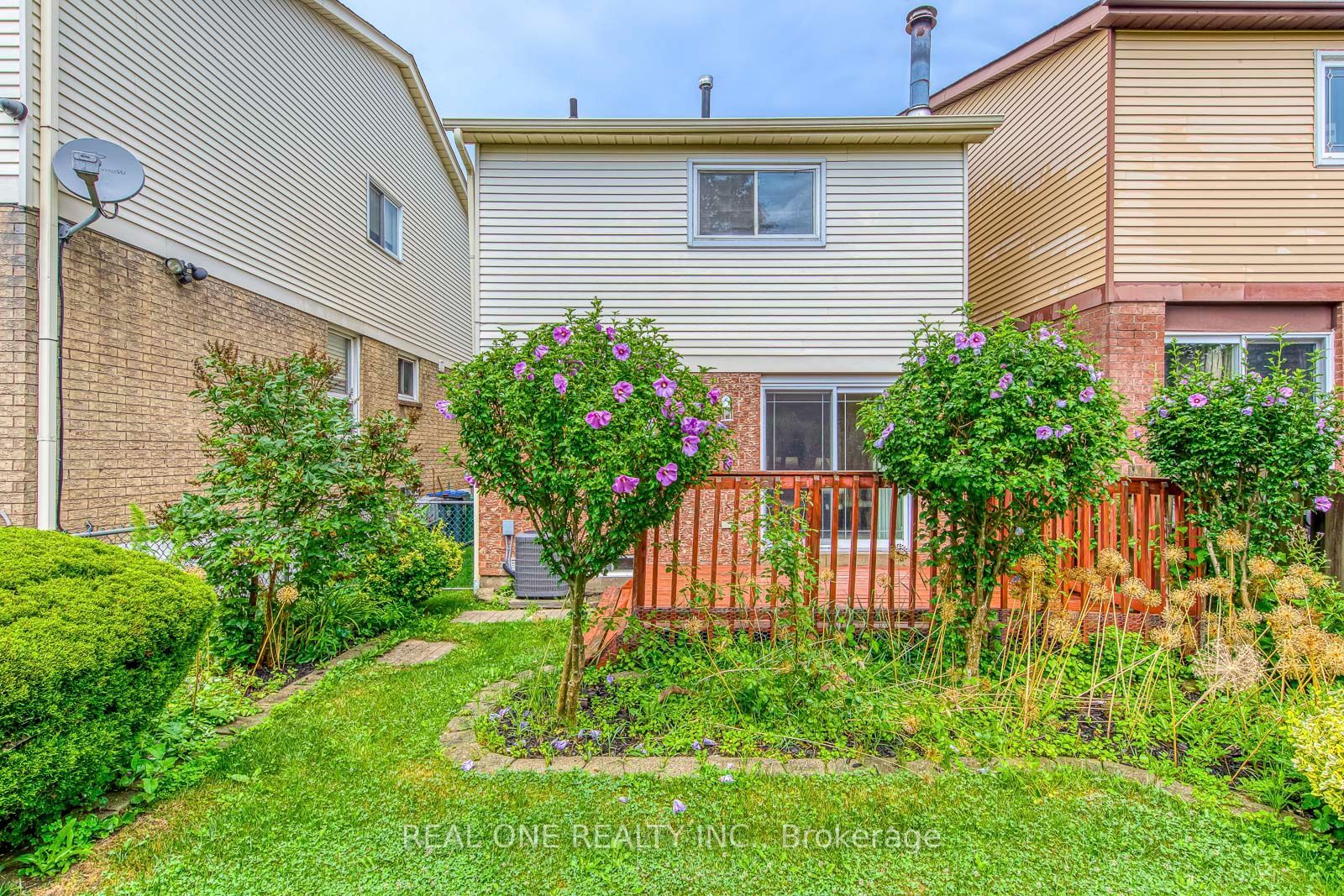 741 Queensbridge Drive Property Photo 37