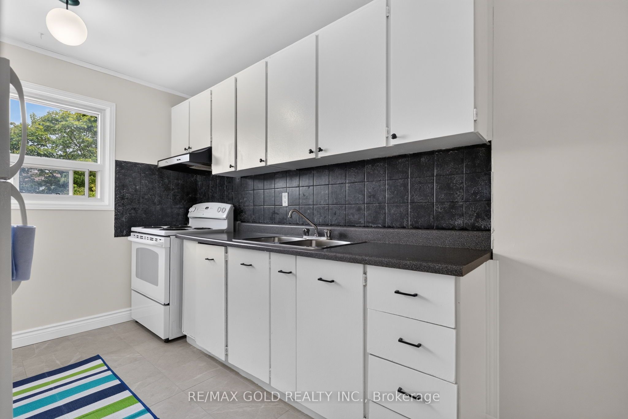 13 Gold Pine Court Property Photo 6