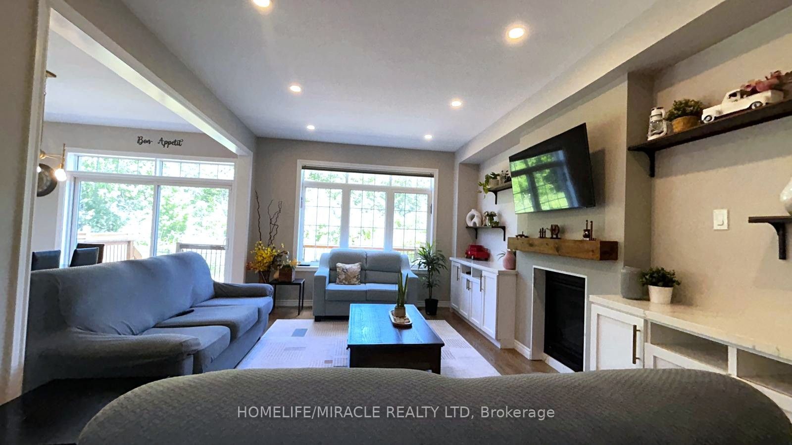 185 Thornbush Boulevard Property Photo 14