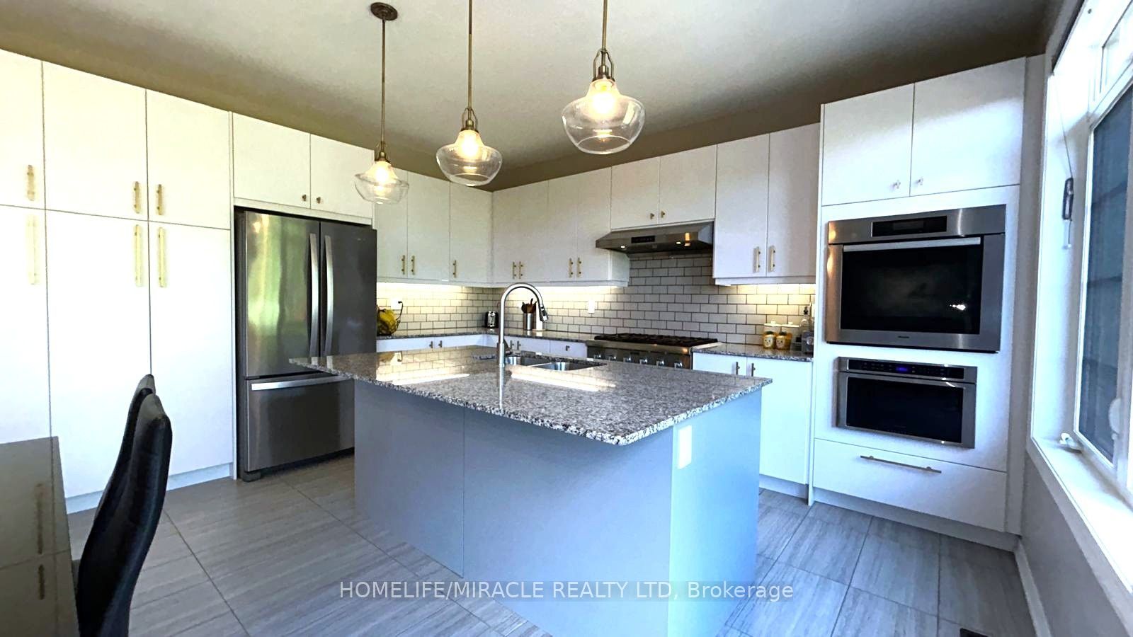 185 Thornbush Boulevard Property Photo 21