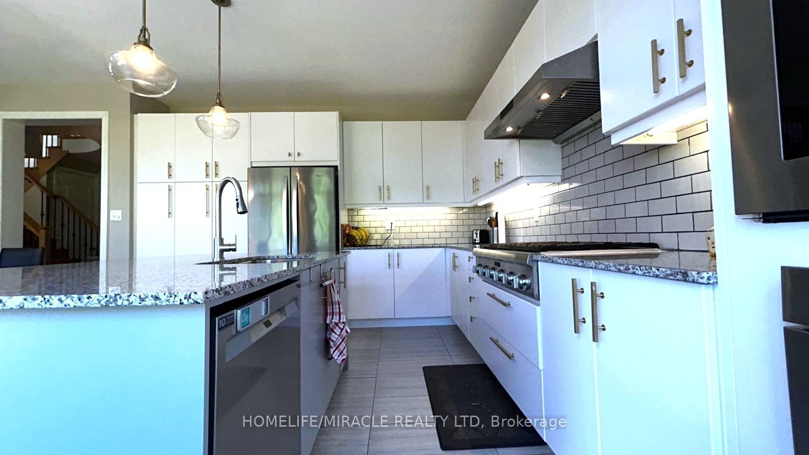 185 Thornbush Boulevard Property Photo 22