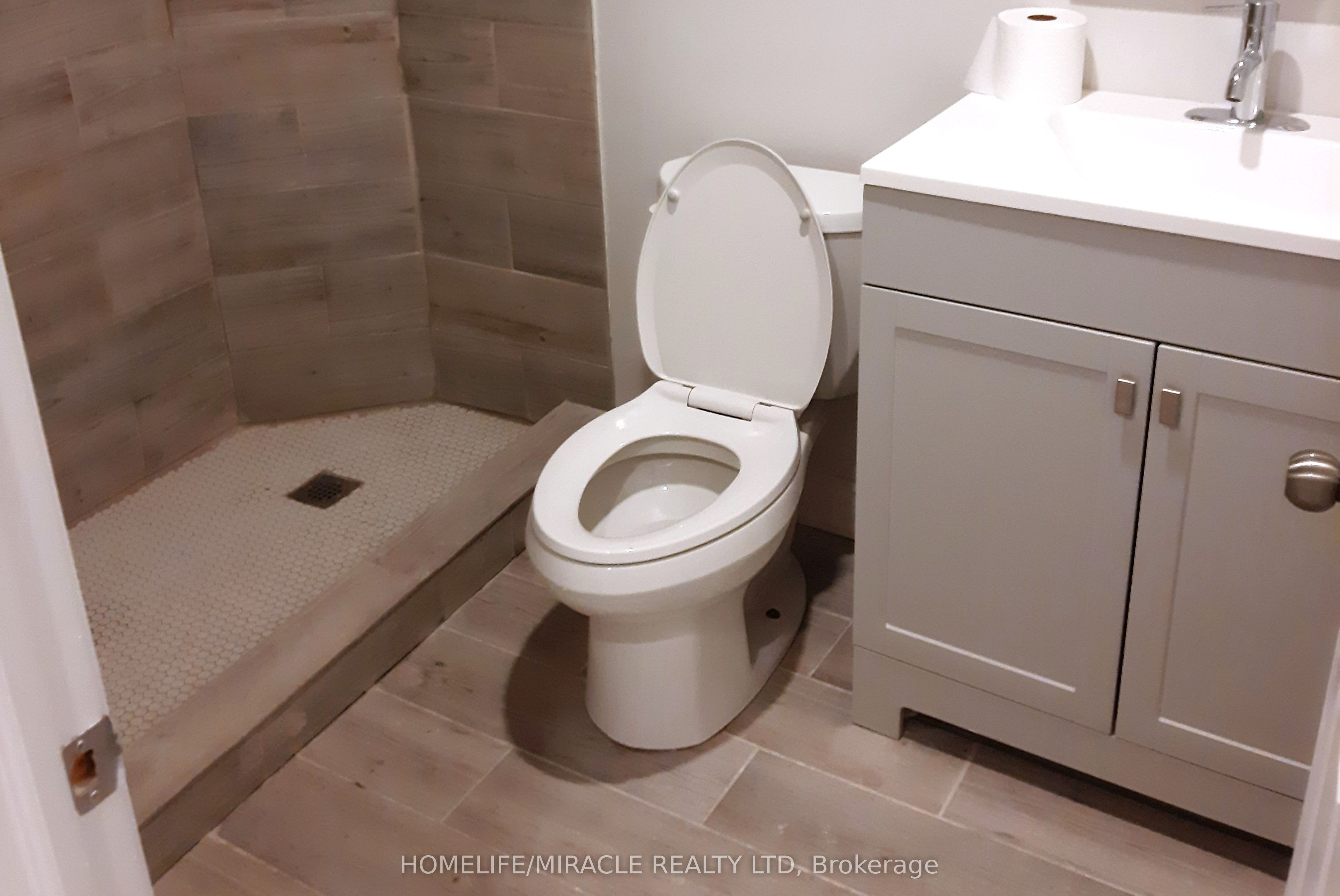 185 Thornbush Boulevard Property Photo 47