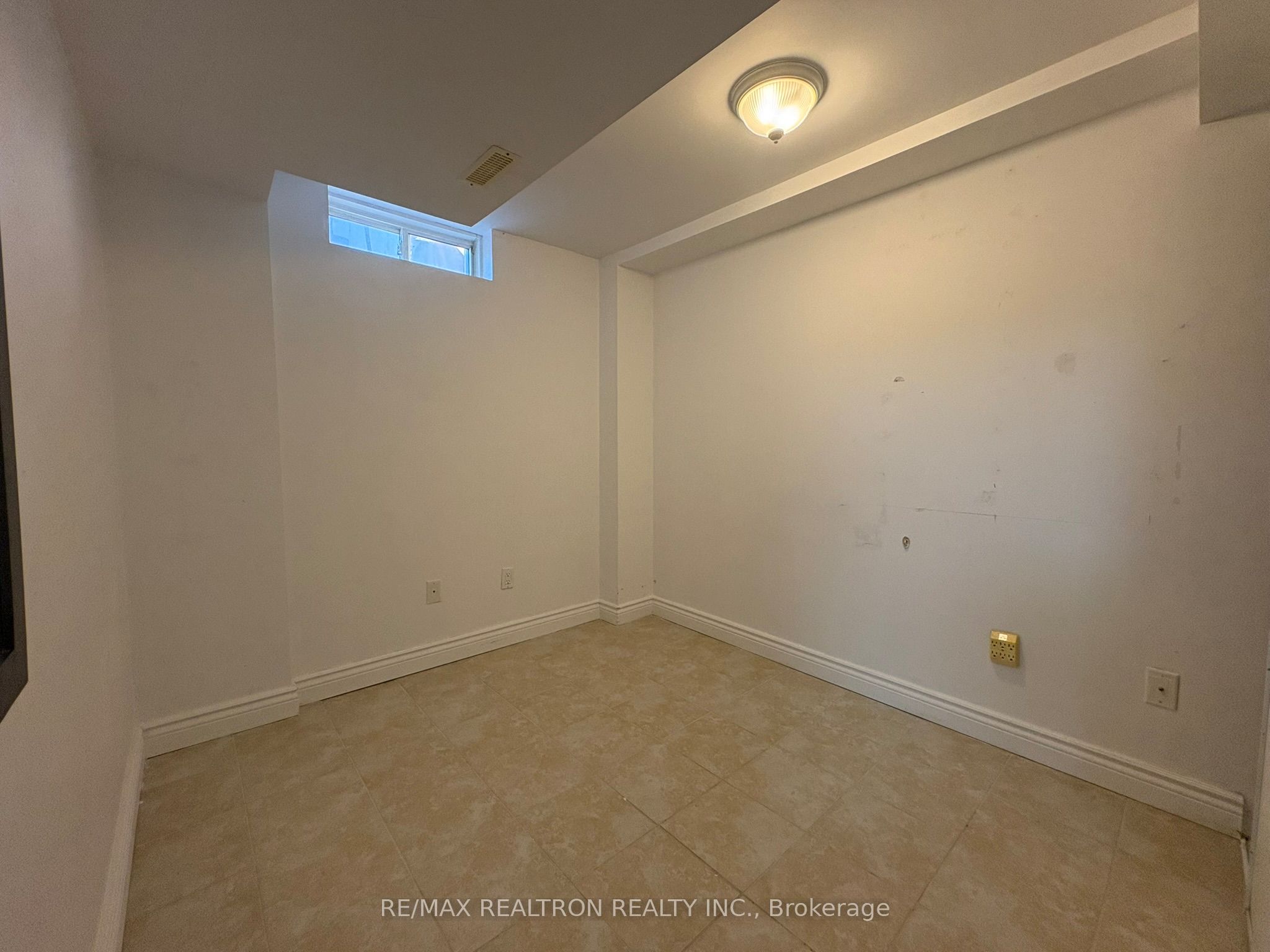 11 Norman Wesley Way Bsmt Property Photo 5