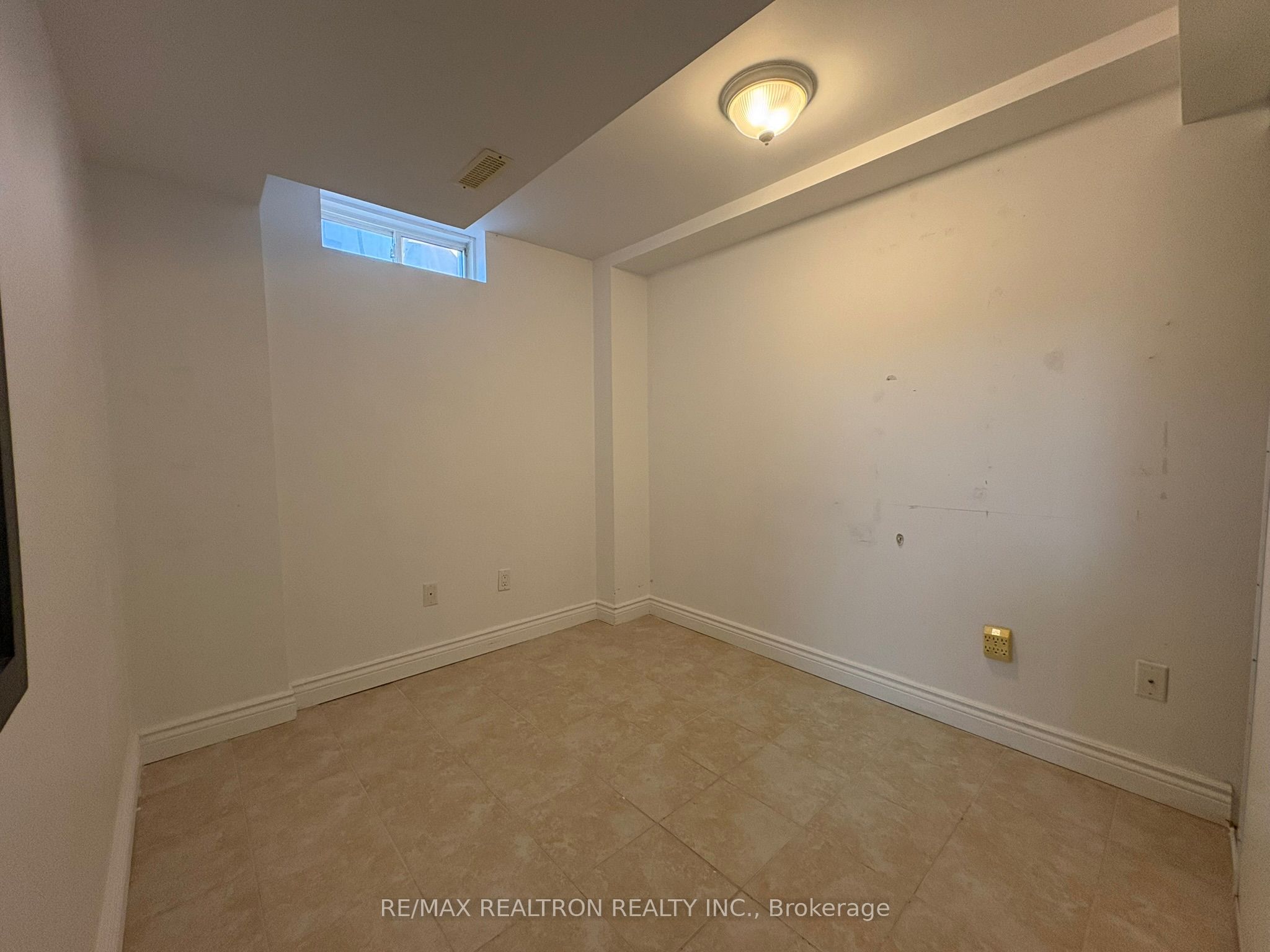 11 Norman Wesley Way Bsmt Property Photo 6