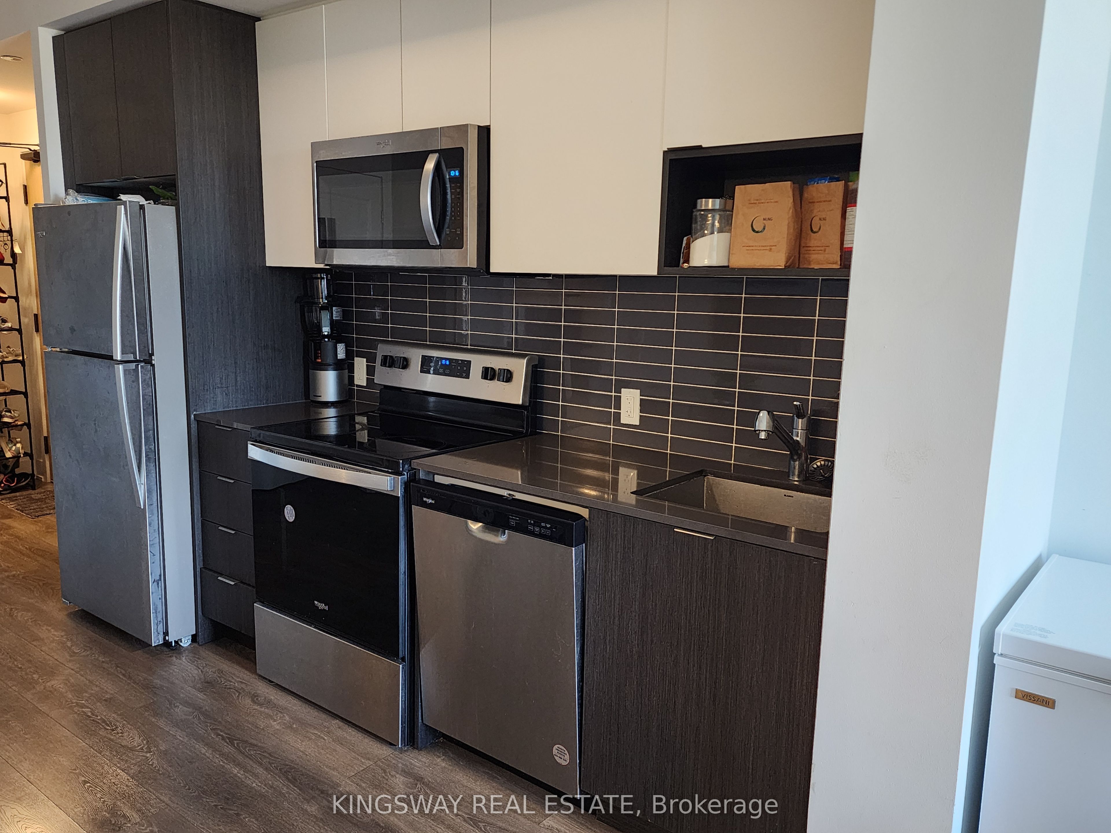 202 Burnhamthorpe Road E 1207w Property Photo 12