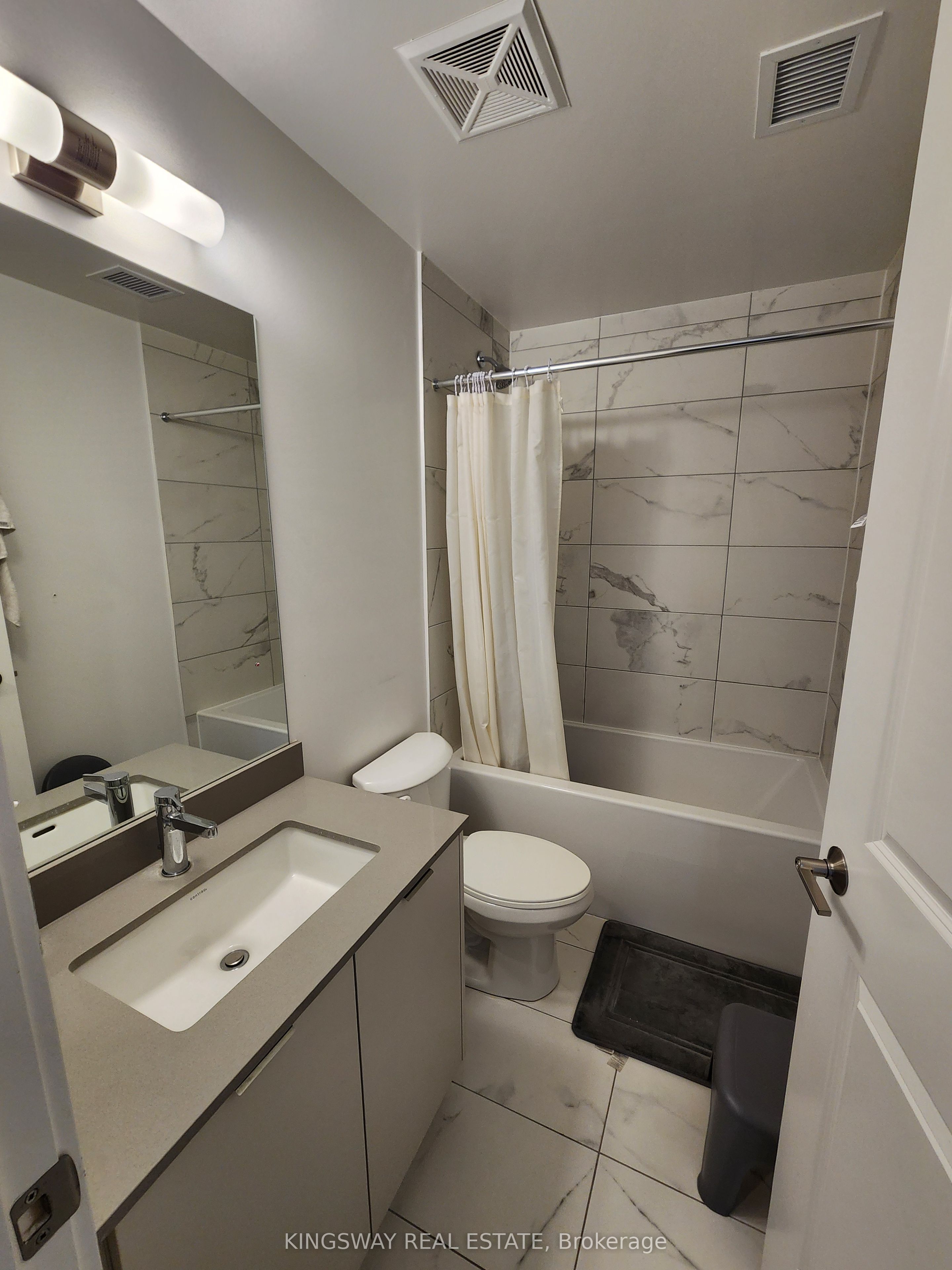 202 Burnhamthorpe Road E 1207w Property Photo 16