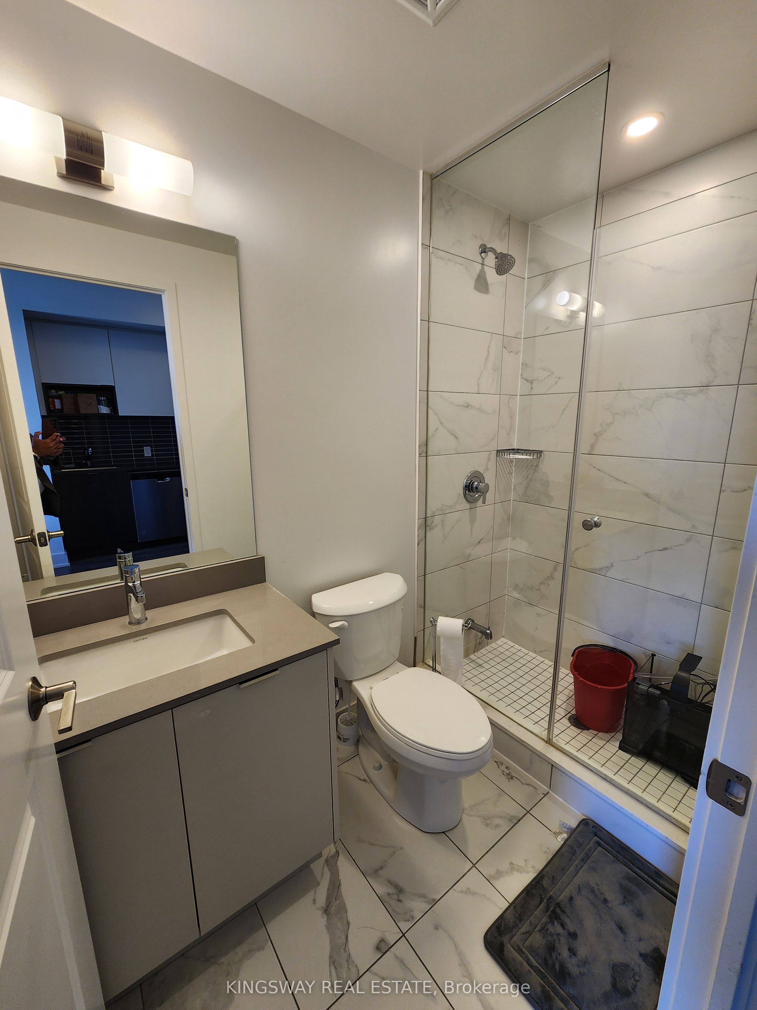 202 Burnhamthorpe Road E 1207w Property Photo 17