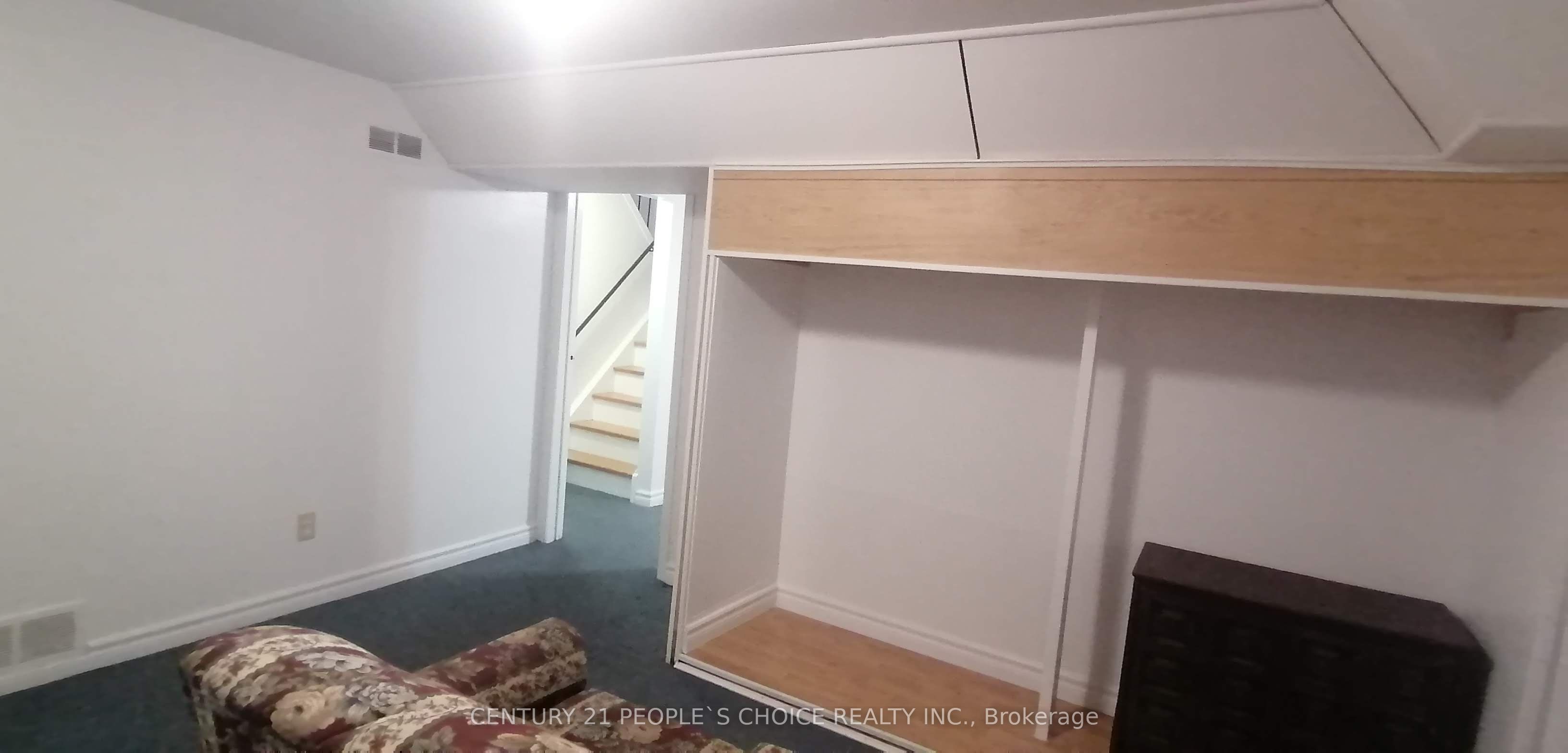 17 Gosford Boulevard 9 Property Photo 28