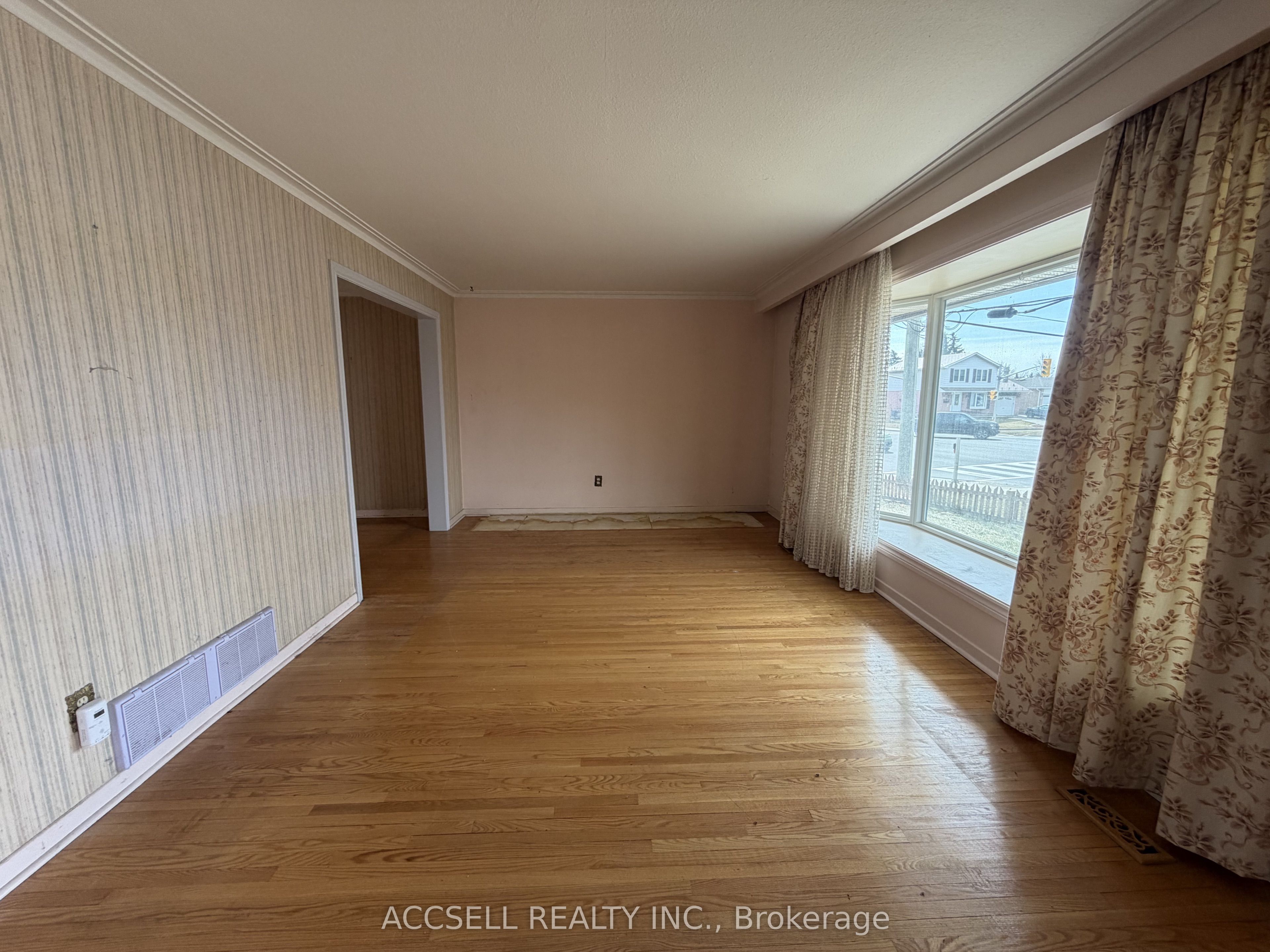 135 Mountainview Road S Property Photo 4
