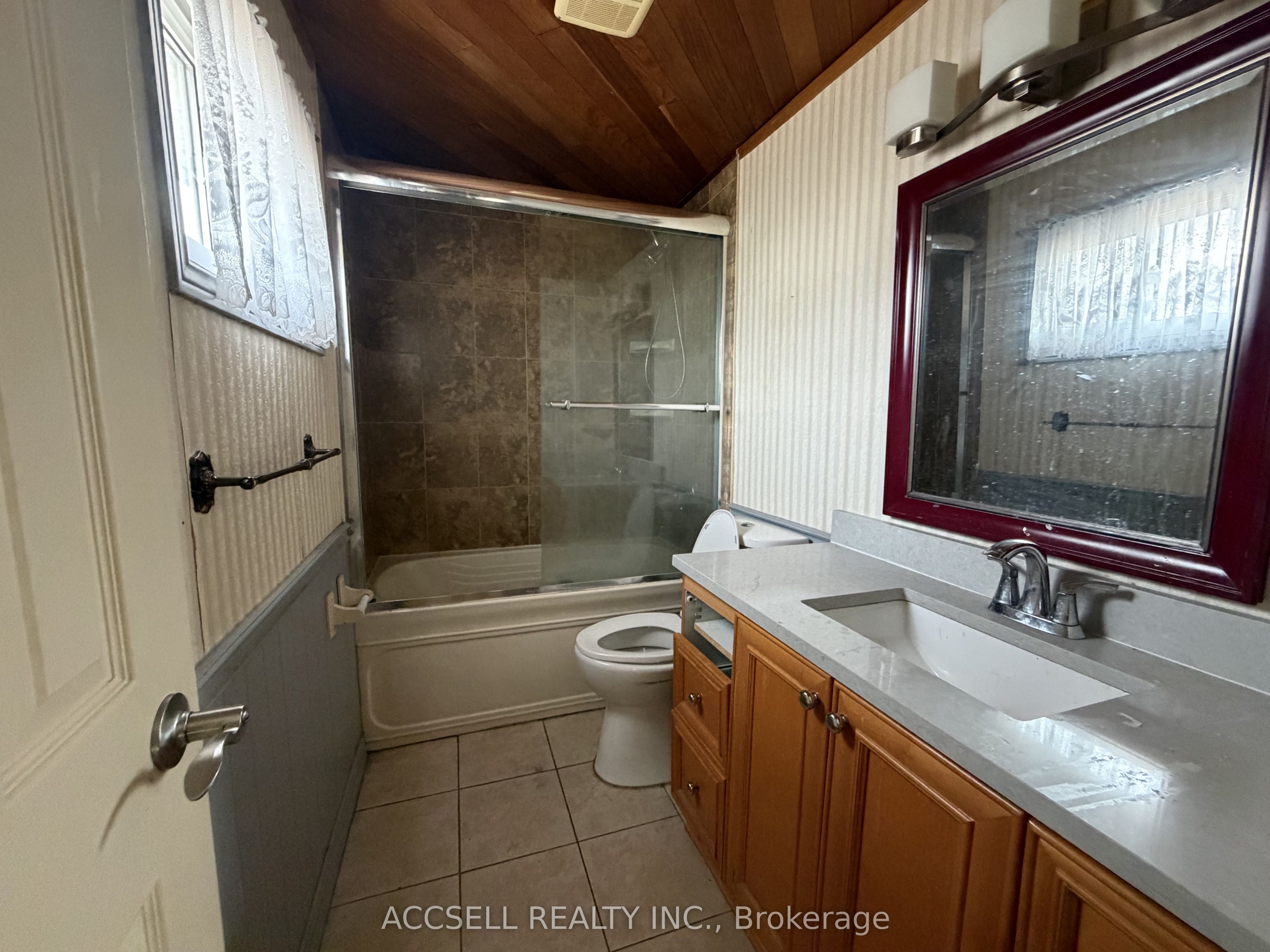135 Mountainview Road S Property Photo 6