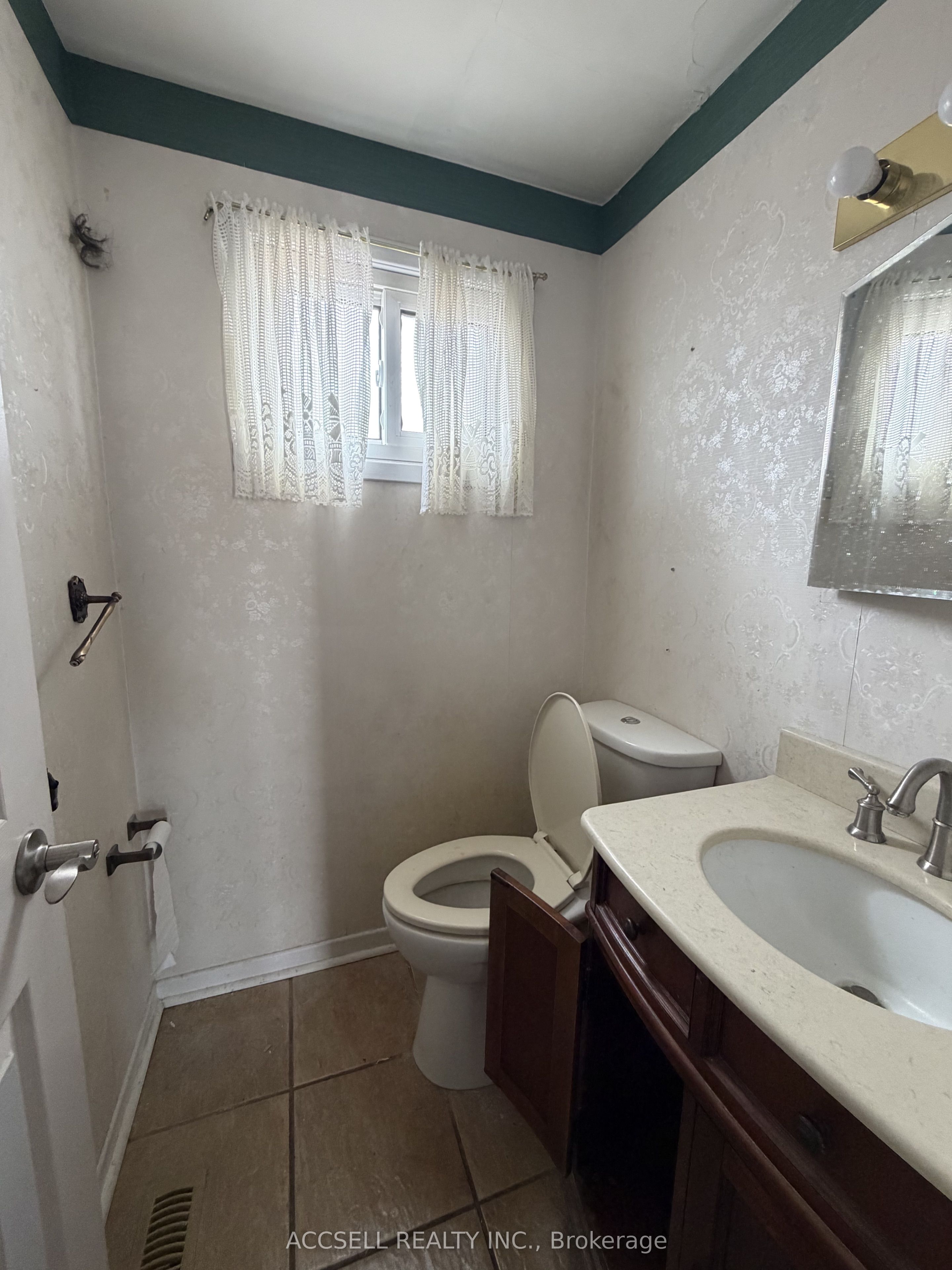 135 Mountainview Road S Property Photo 7