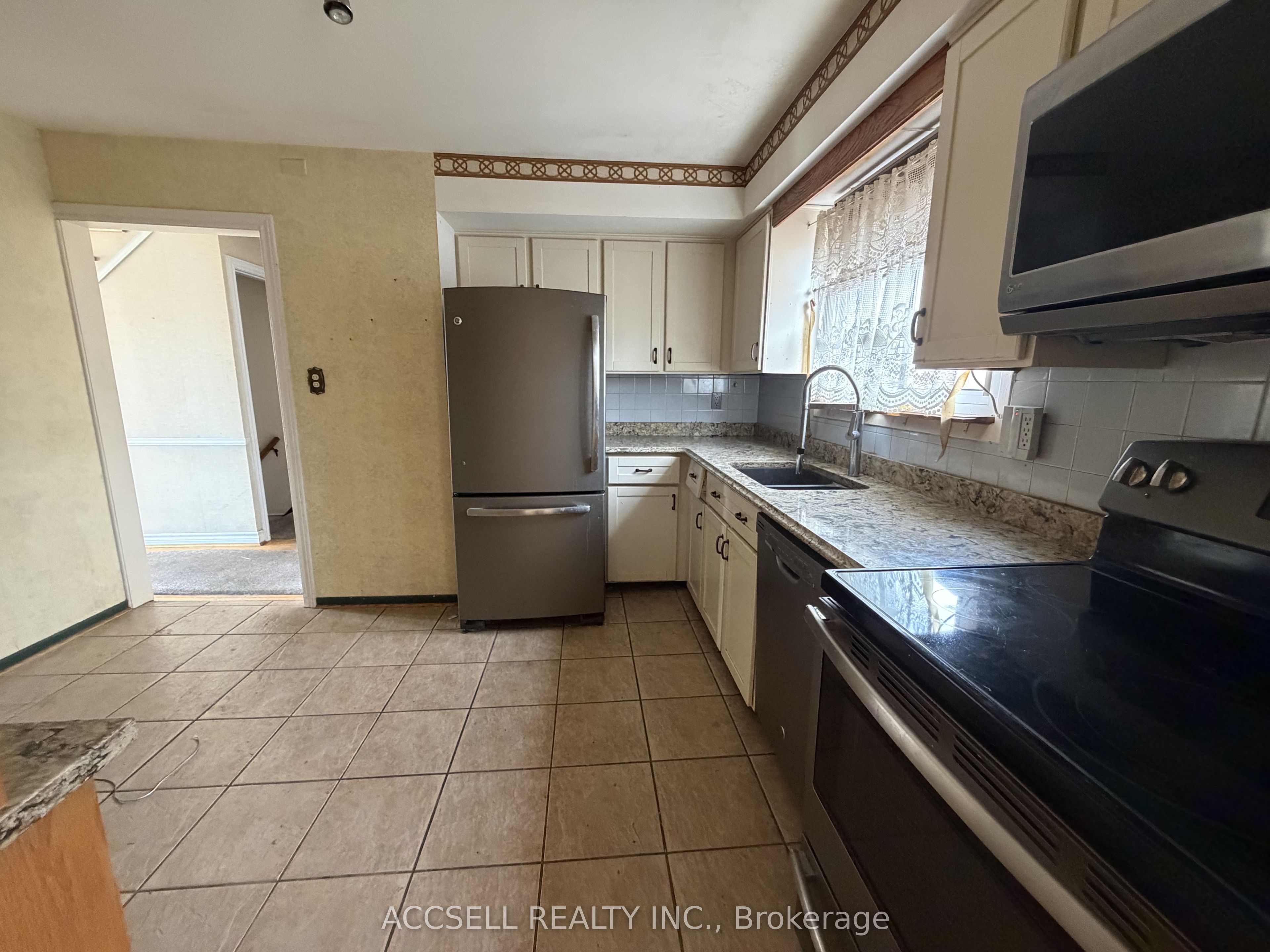 135 Mountainview Road S Property Photo 8