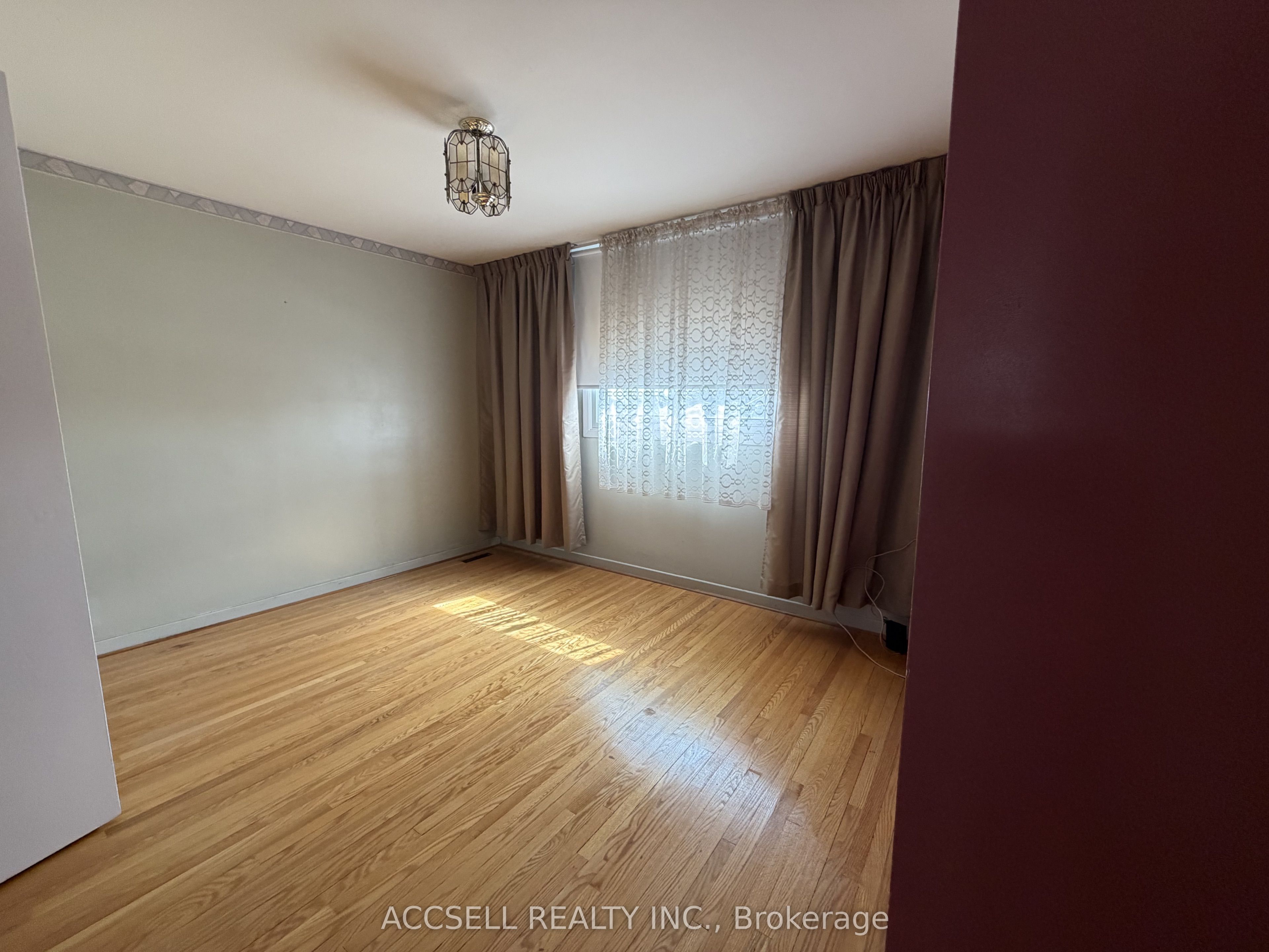 135 Mountainview Road S Property Photo 11