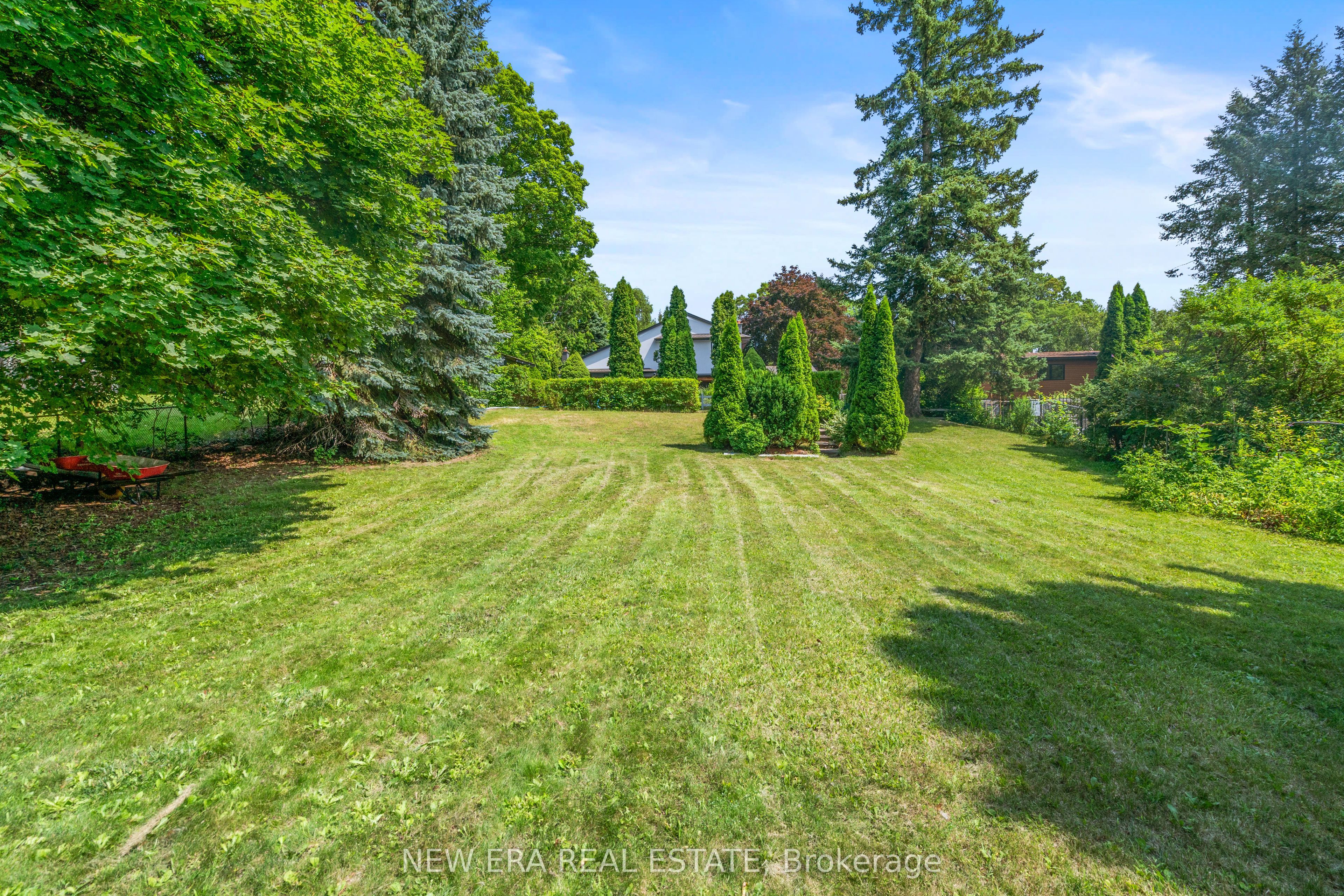 261 Pinetree Way Property Photo 3