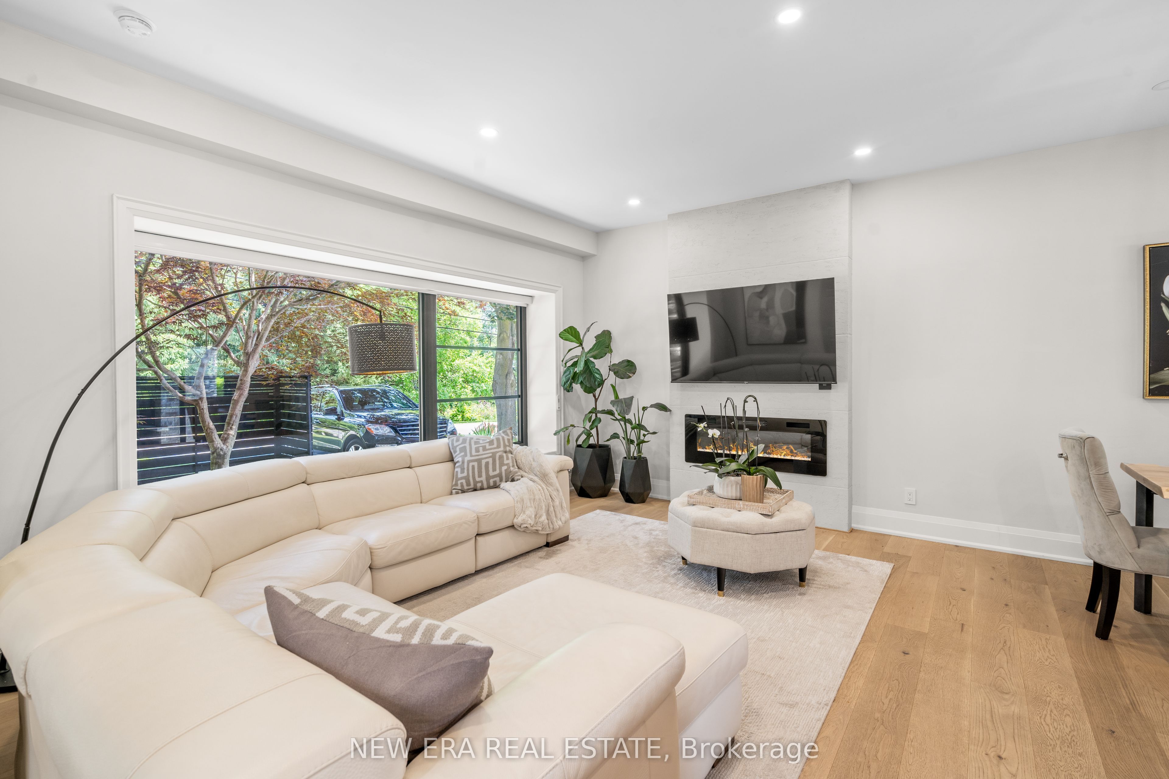 261 Pinetree Way Property Photo 16