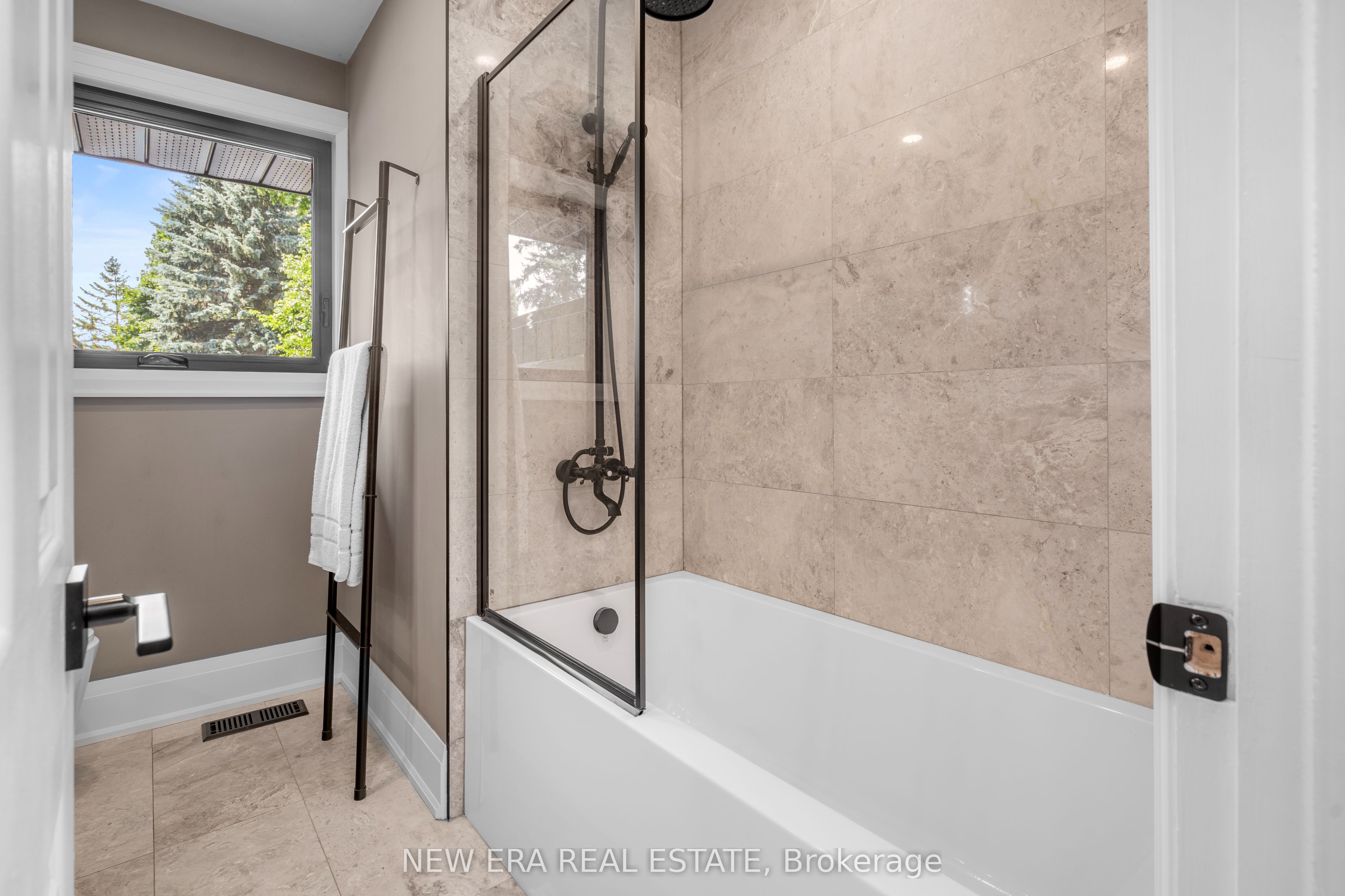 261 Pinetree Way Property Photo 32