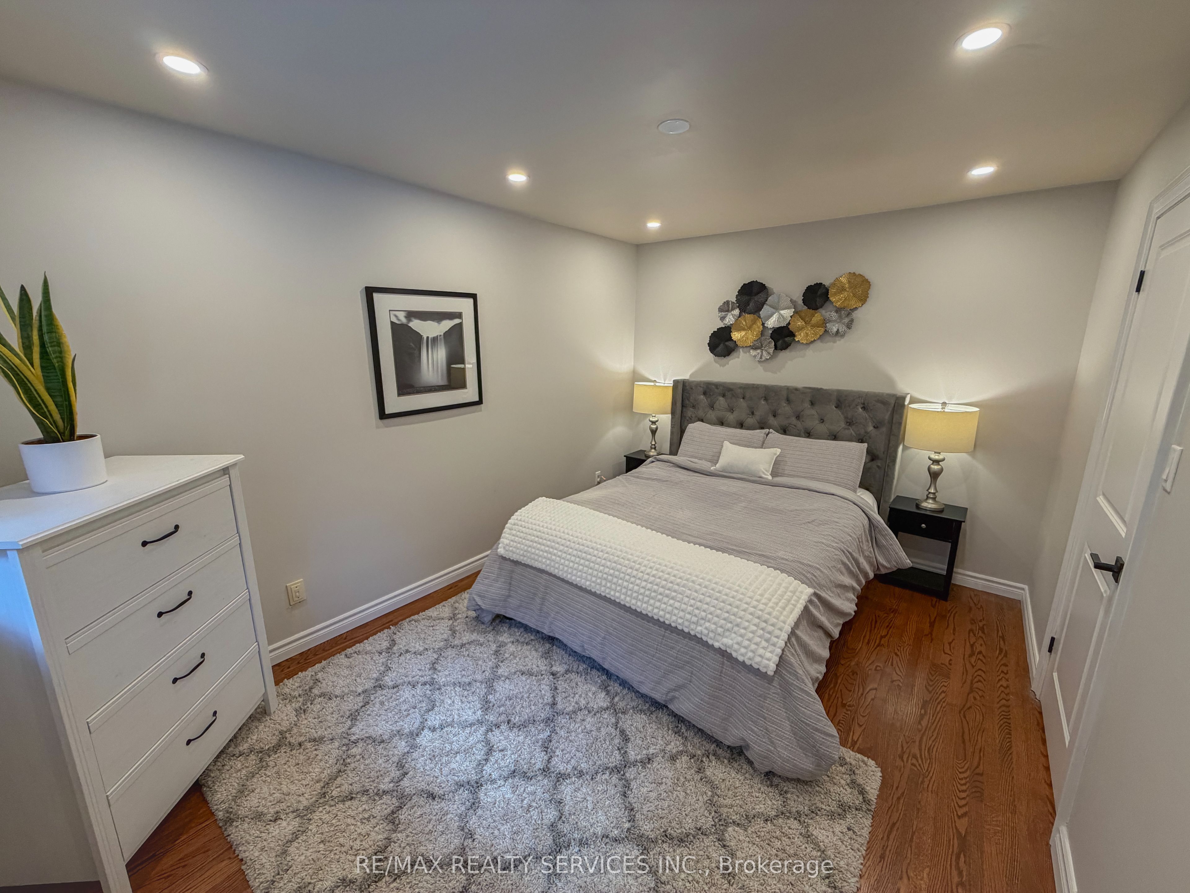 238 Laurier Avenue S Property Photo 11