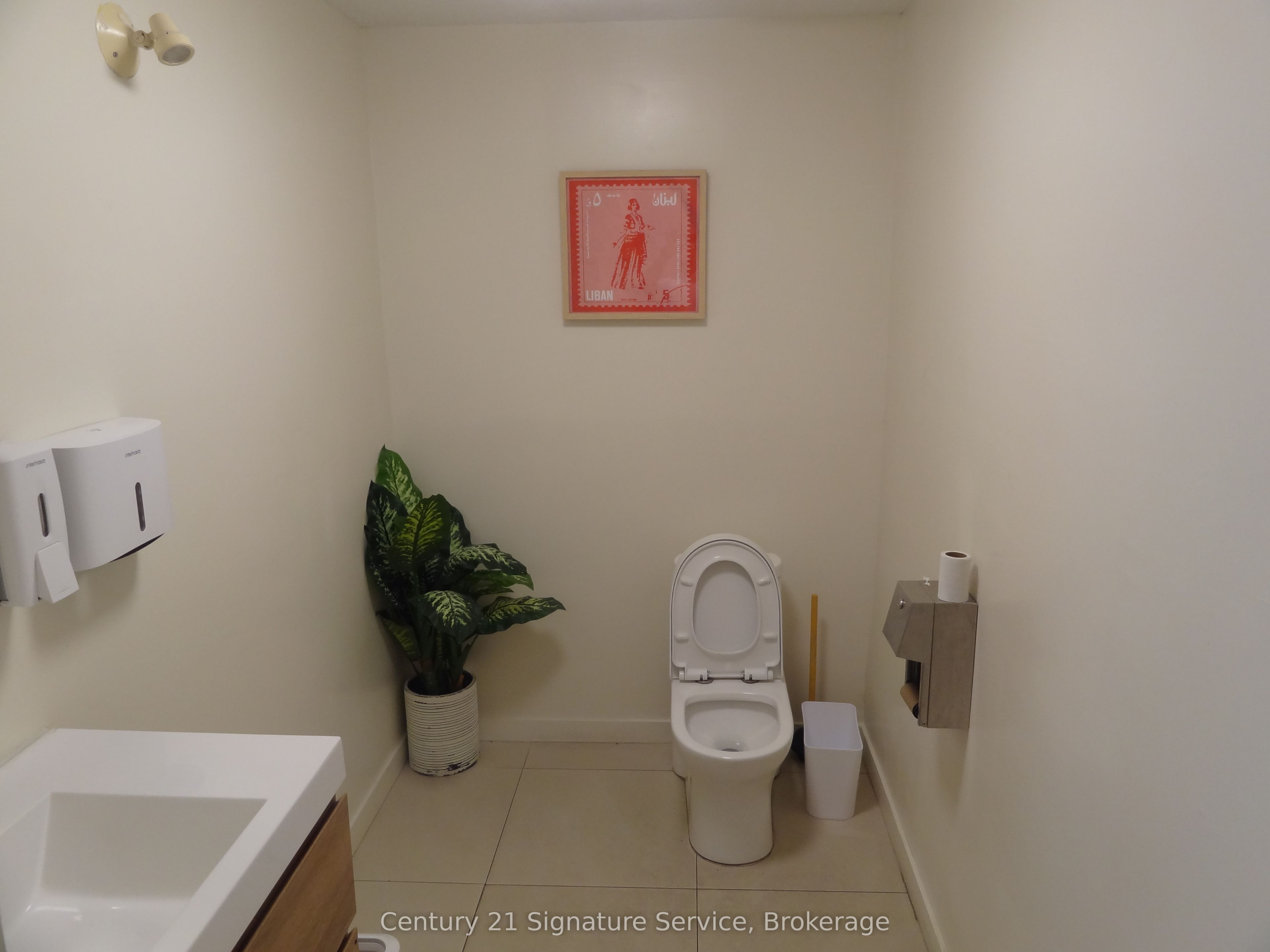 1376 Queen Street Main Floor Property Photo 5