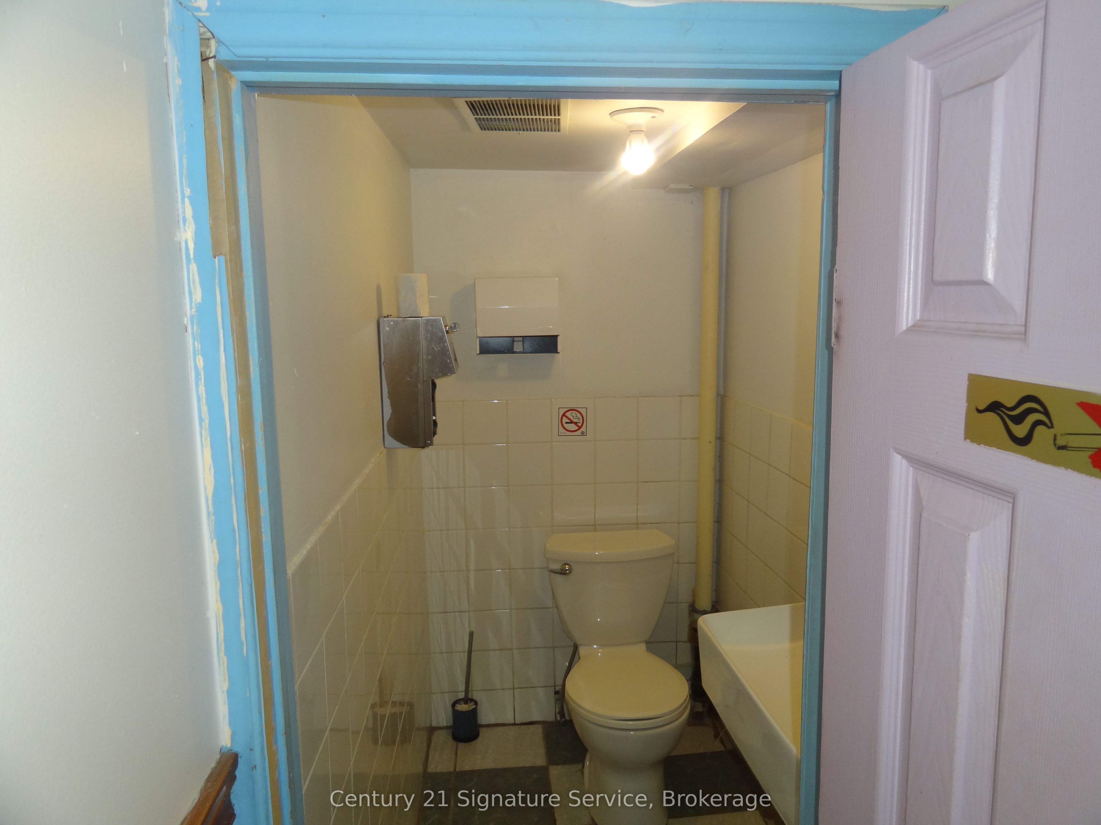 1376 Queen Street Main Floor Property Photo 25