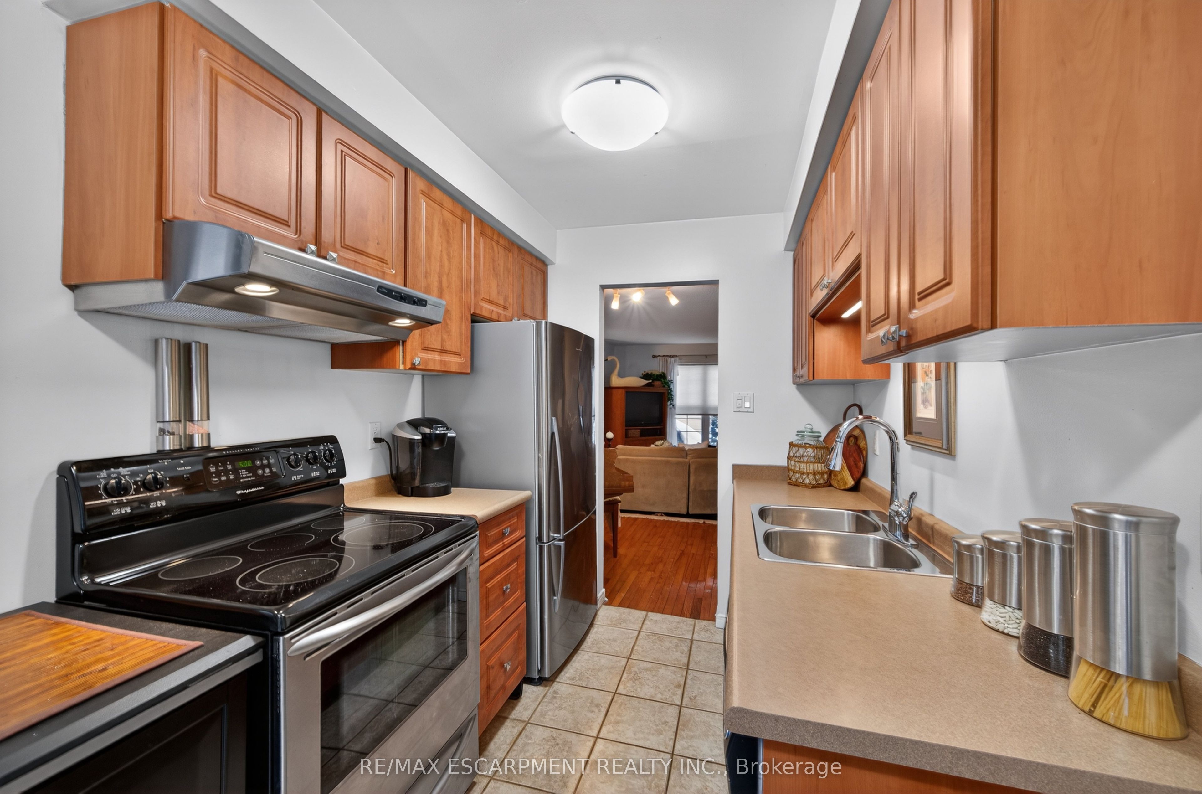 2272 Mowat Avenue 56 Property Photo 8