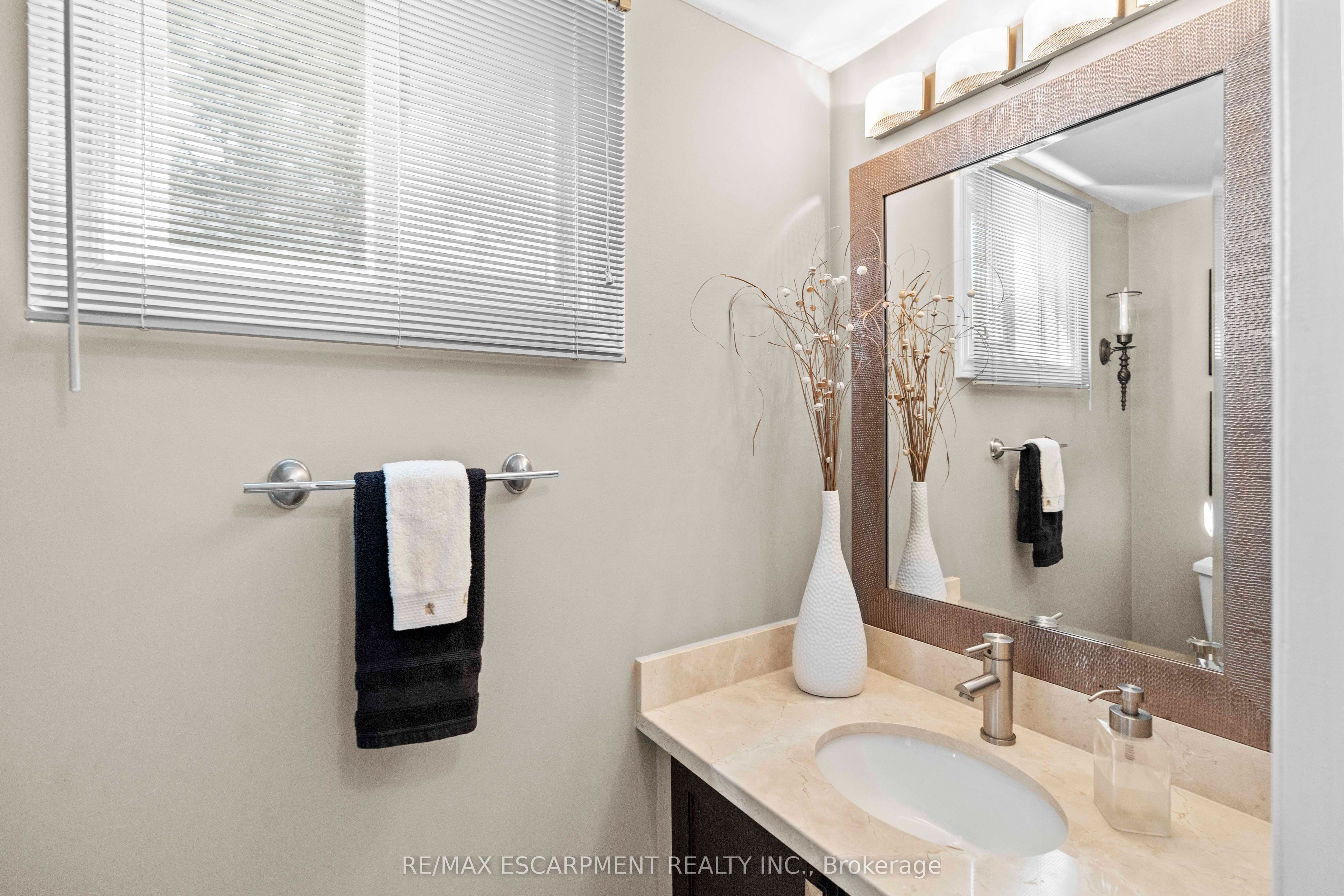 2272 Mowat Avenue 56 Property Photo 13