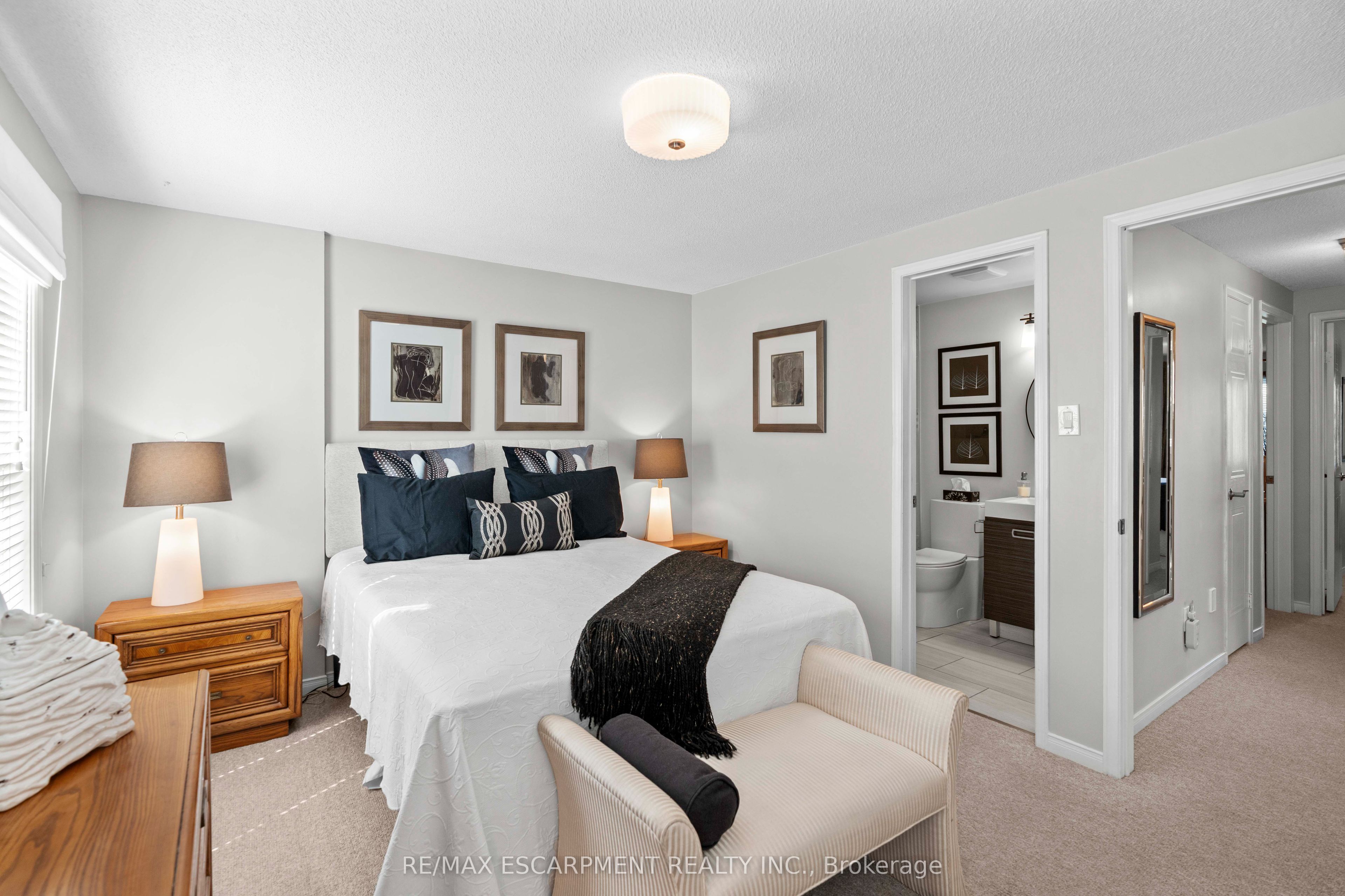 2272 Mowat Avenue 56 Property Photo 15