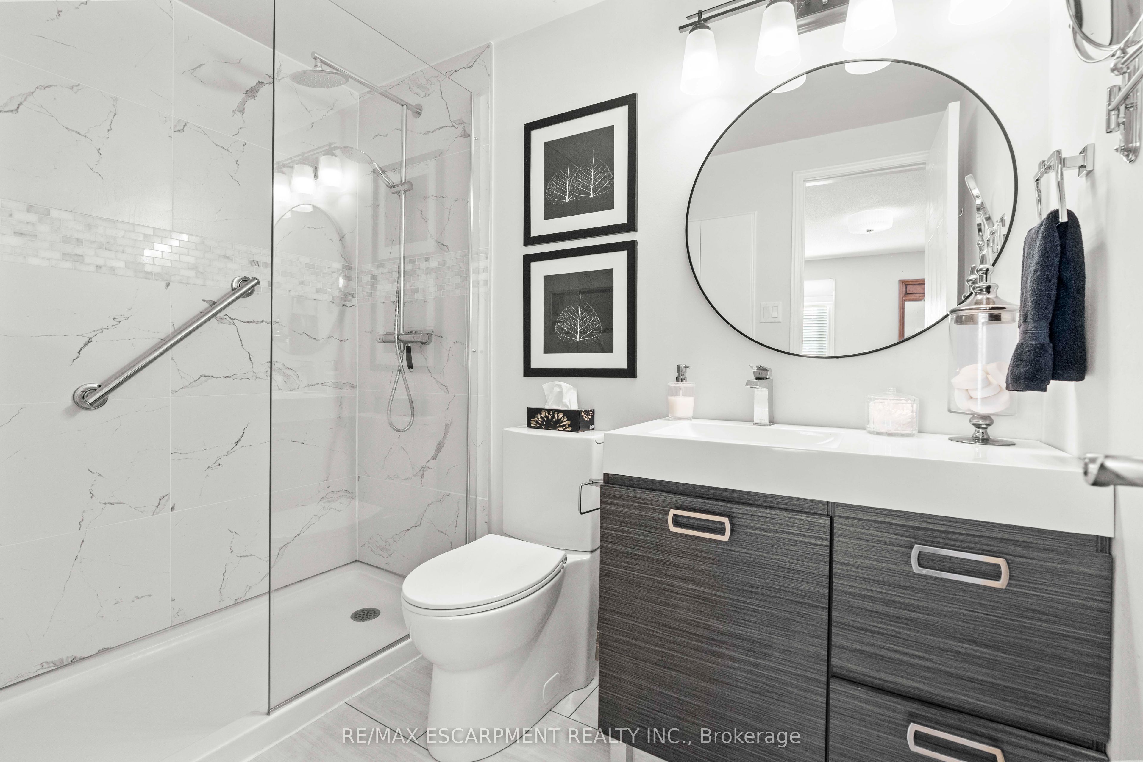 2272 Mowat Avenue 56 Property Photo 16