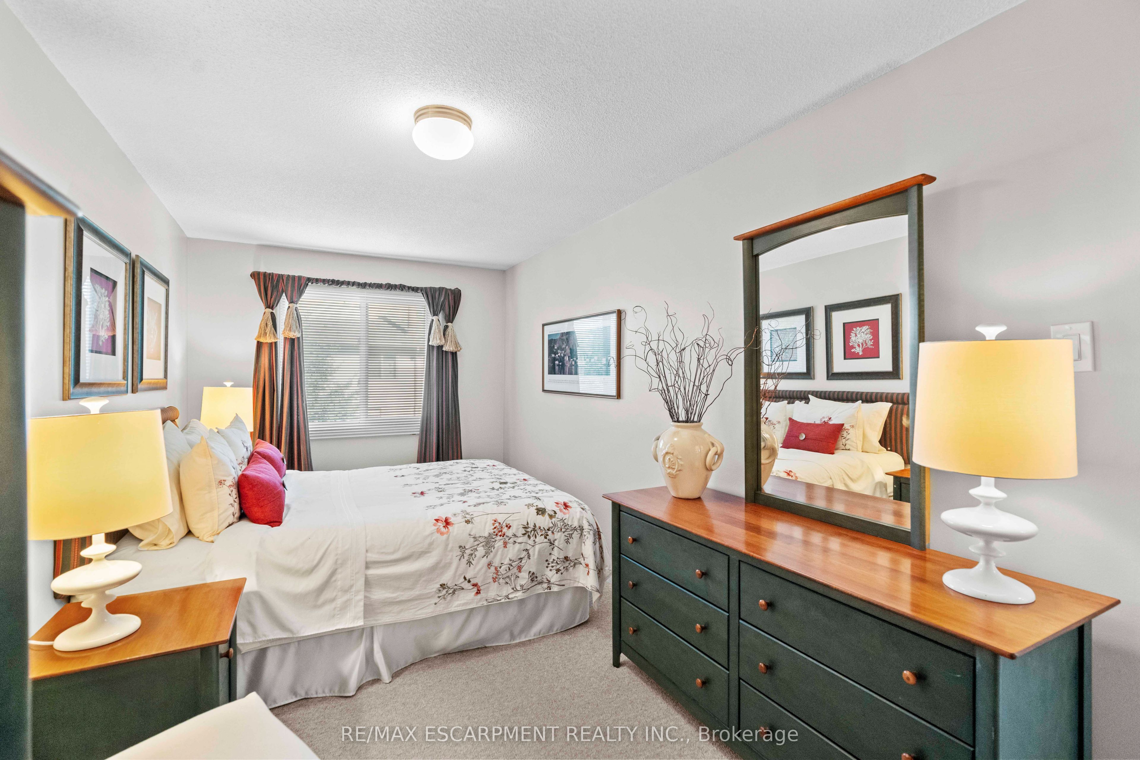 2272 Mowat Avenue 56 Property Photo 17