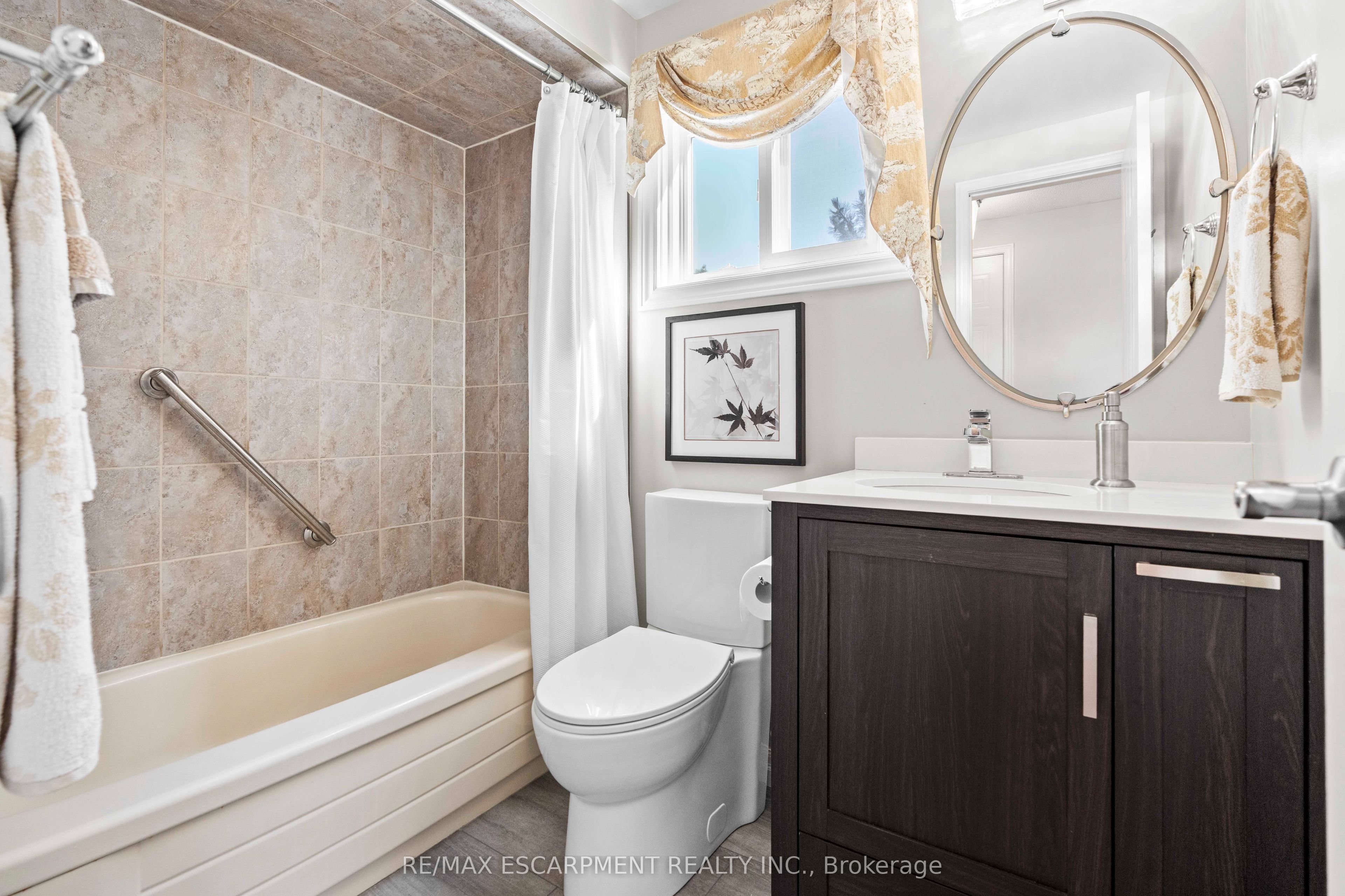 2272 Mowat Avenue 56 Property Photo 19
