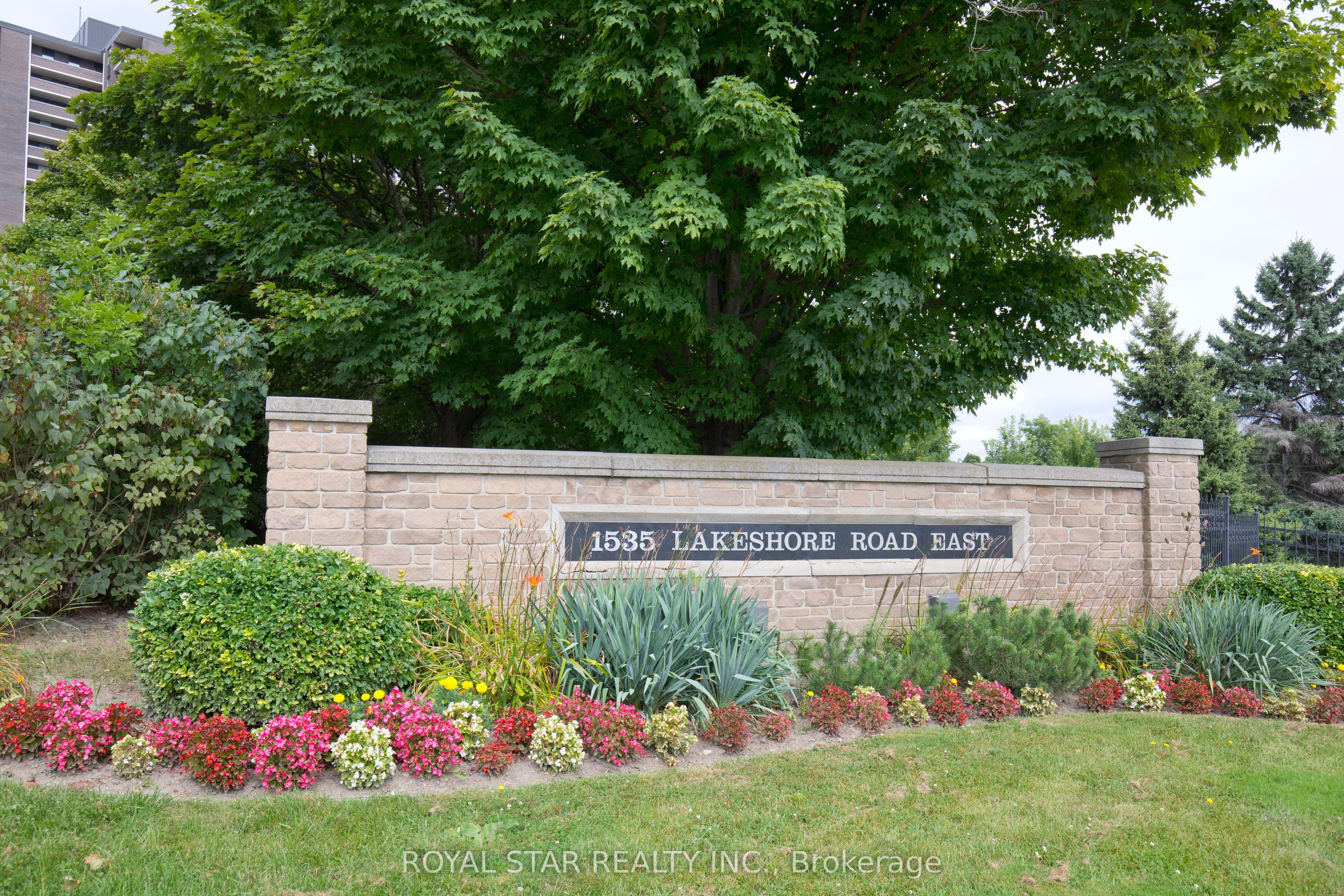 1535 Lakeshore Road E 1607 Property Photo 1