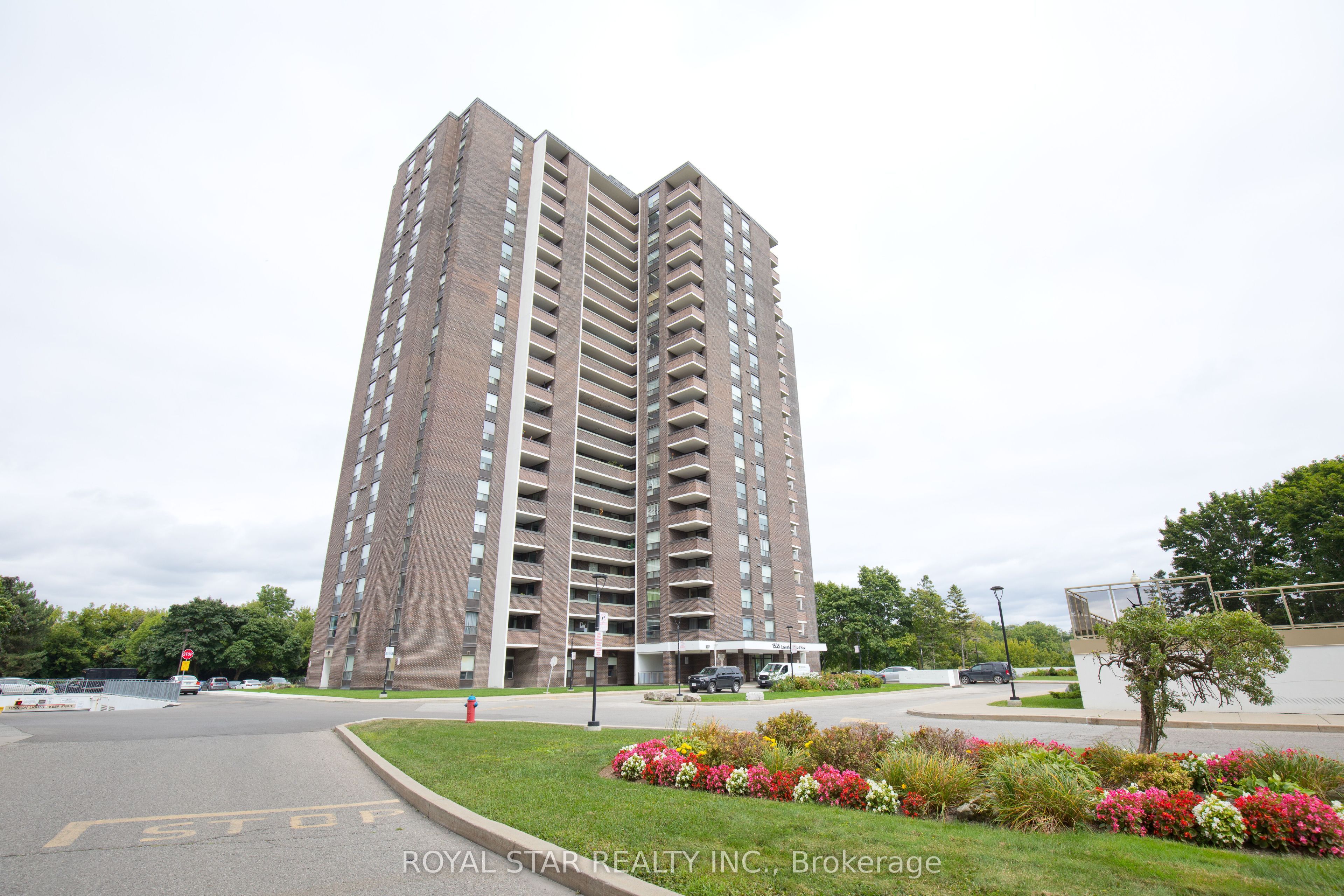 1535 Lakeshore Road E 1607 Property Photo 2