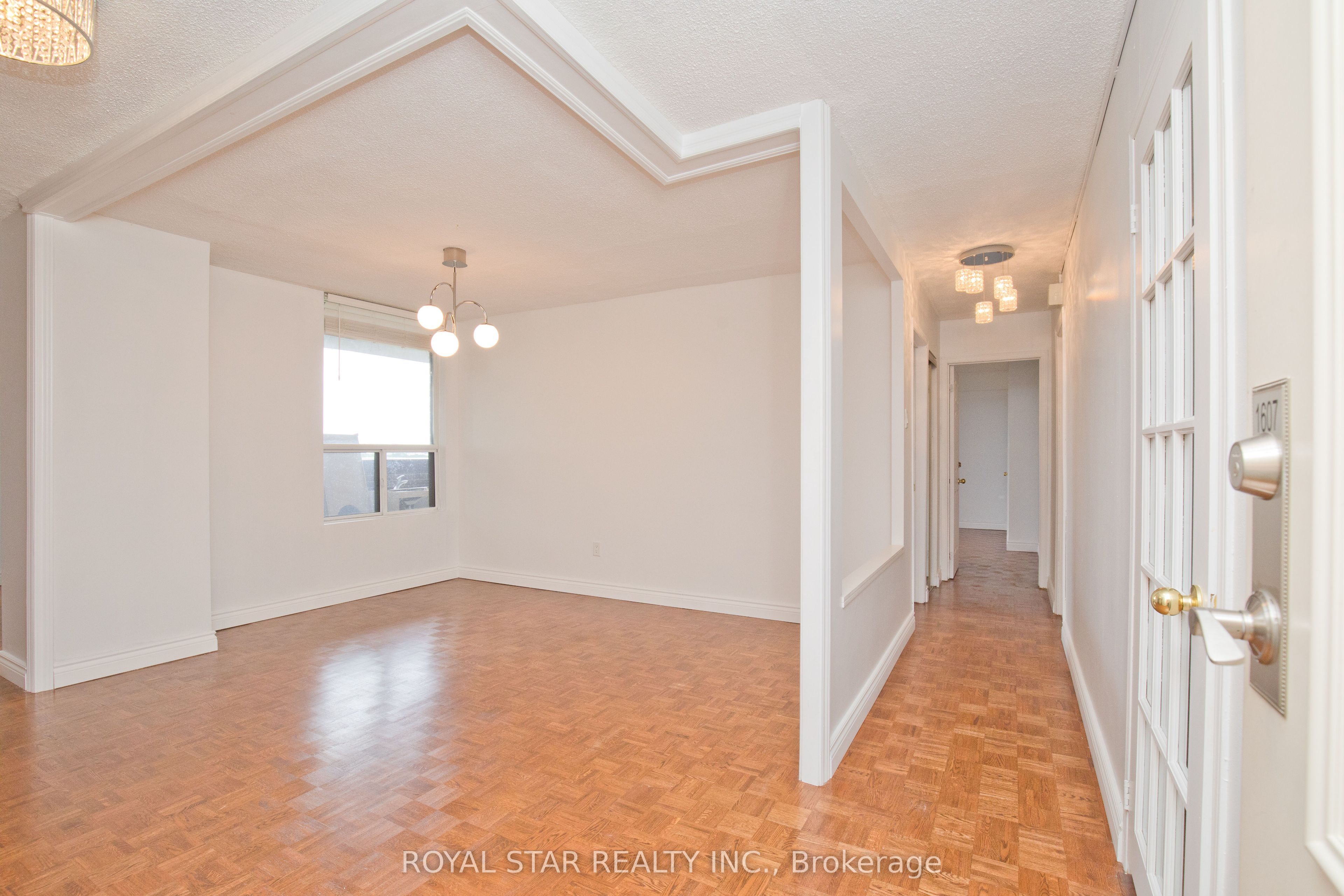 1535 Lakeshore Road E 1607 Property Photo 5