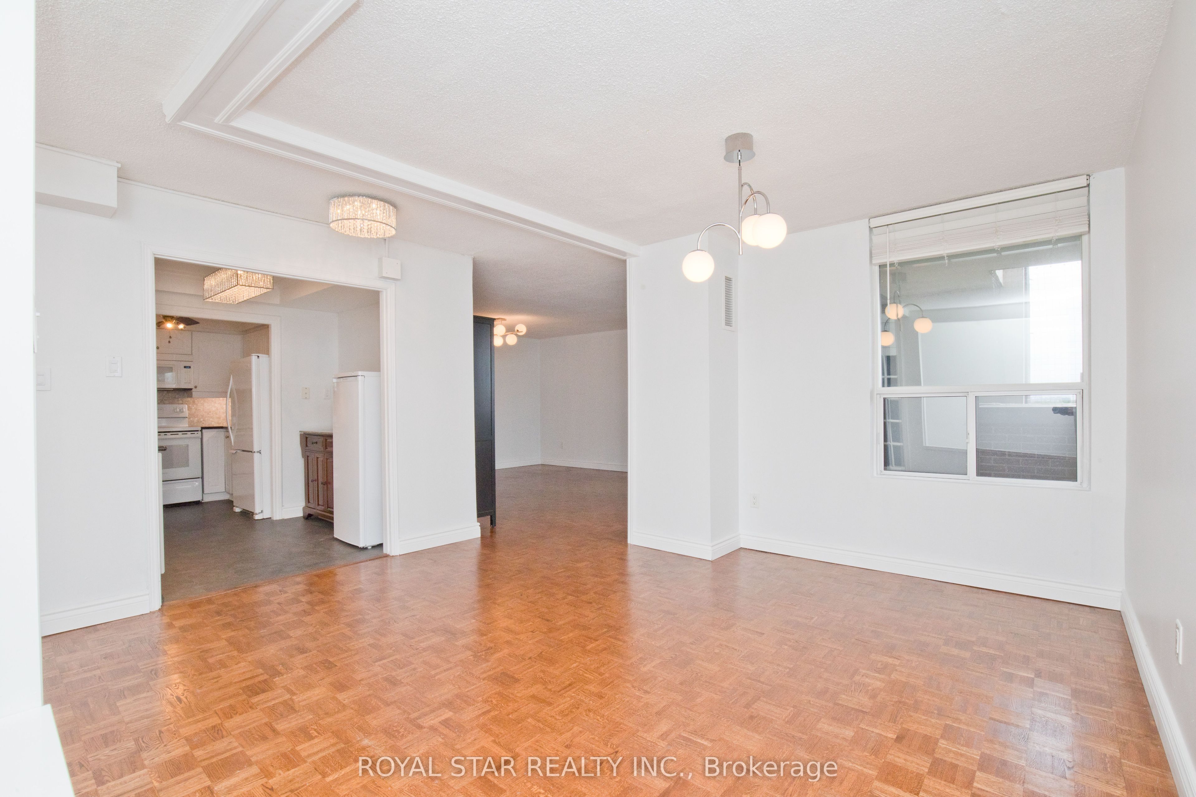 1535 Lakeshore Road E 1607 Property Photo 6