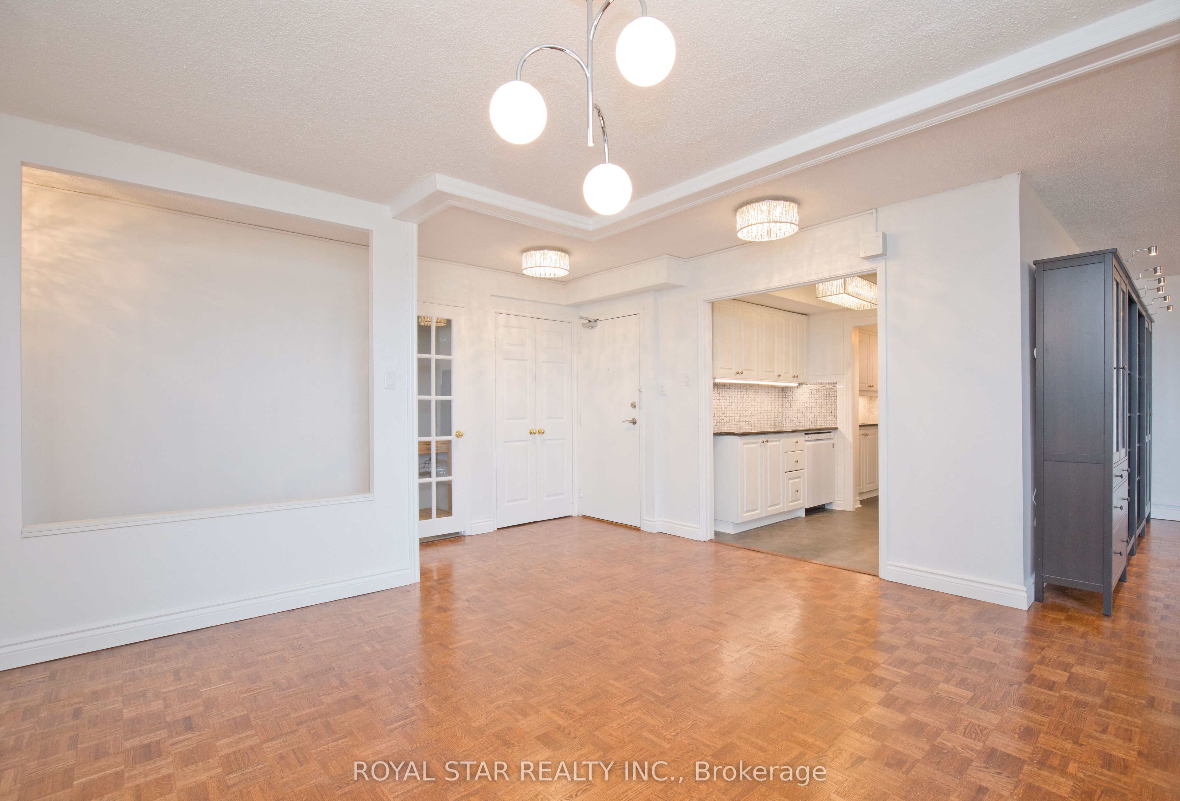 1535 Lakeshore Road E 1607 Property Photo 7