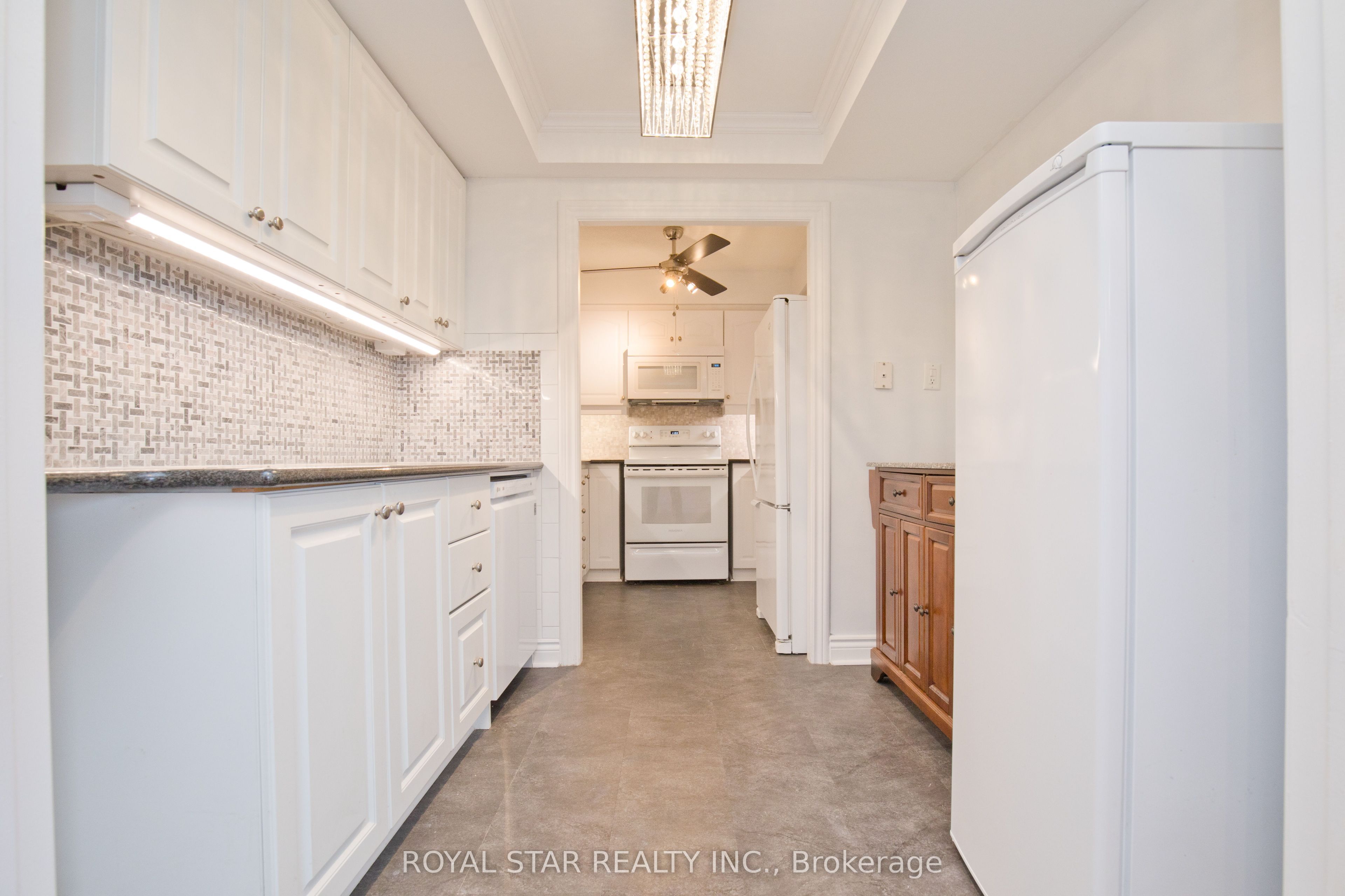 1535 Lakeshore Road E 1607 Property Photo 8