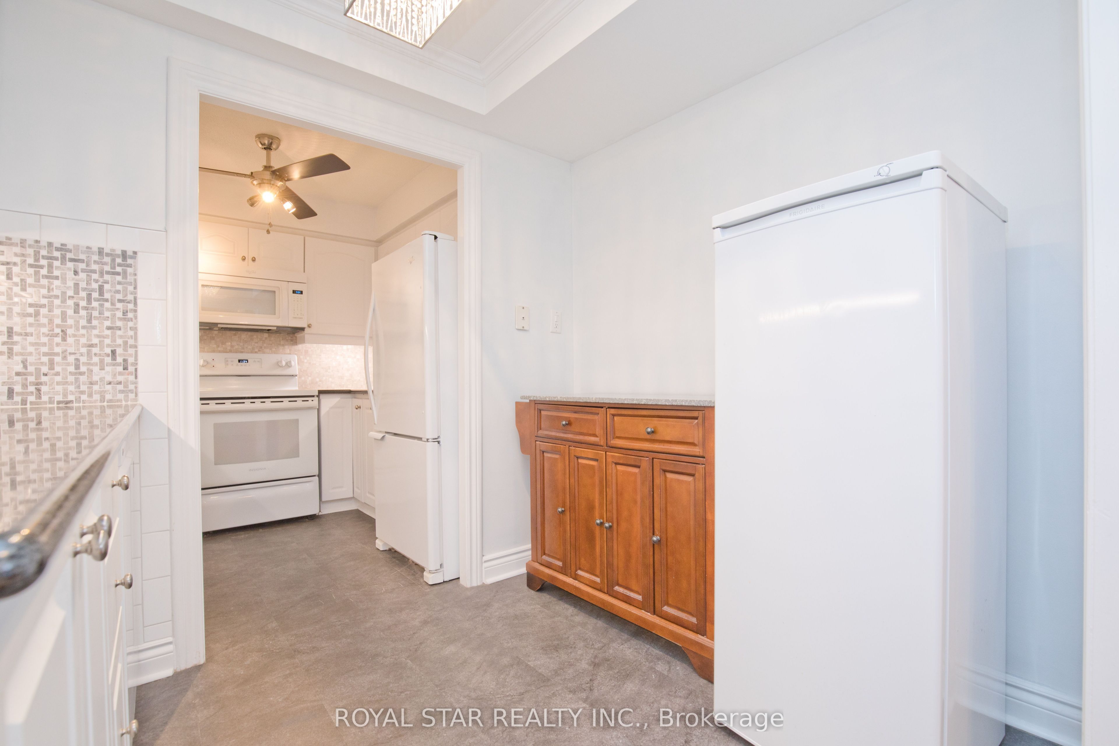 1535 Lakeshore Road E 1607 Property Photo 9