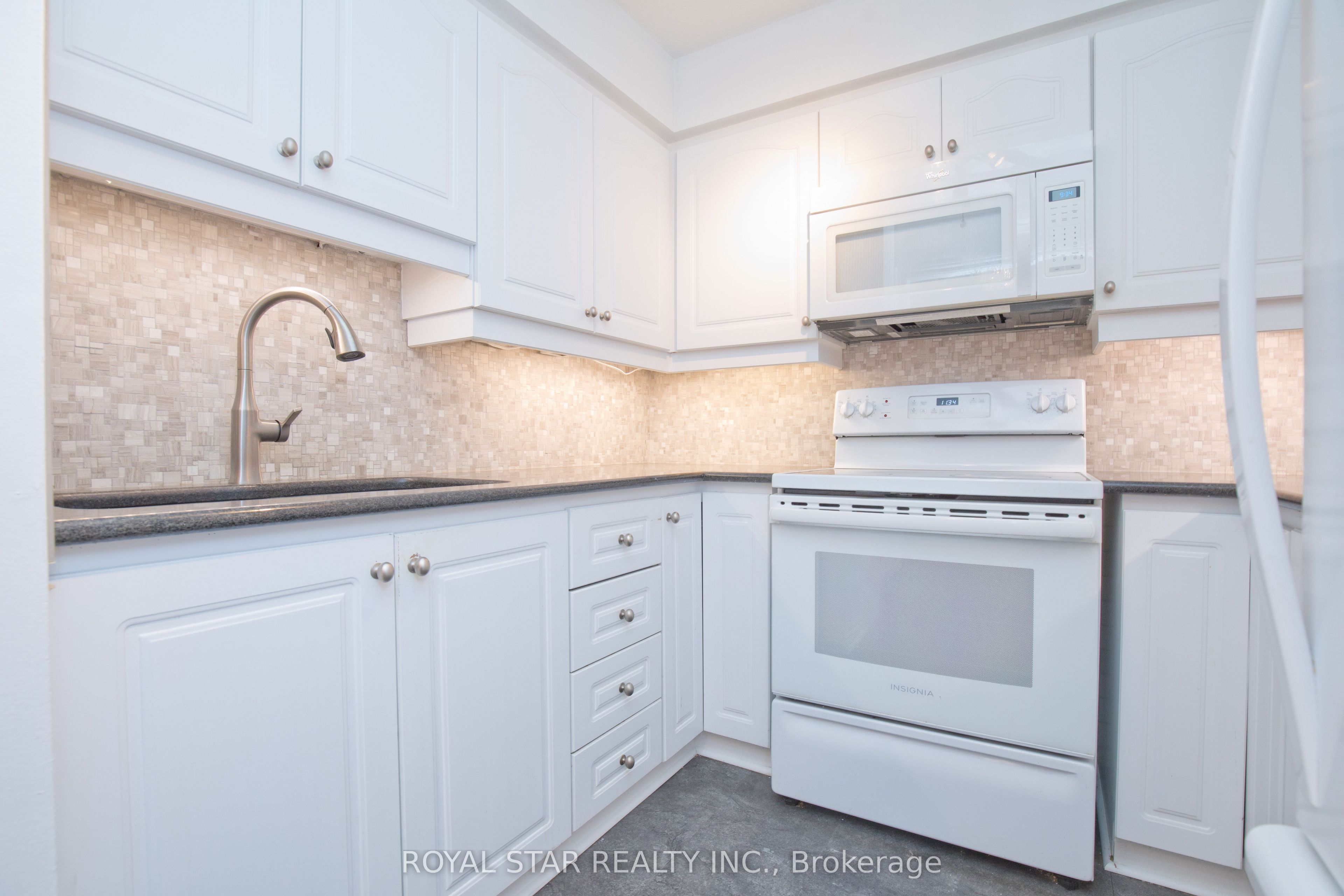 1535 Lakeshore Road E 1607 Property Photo 11