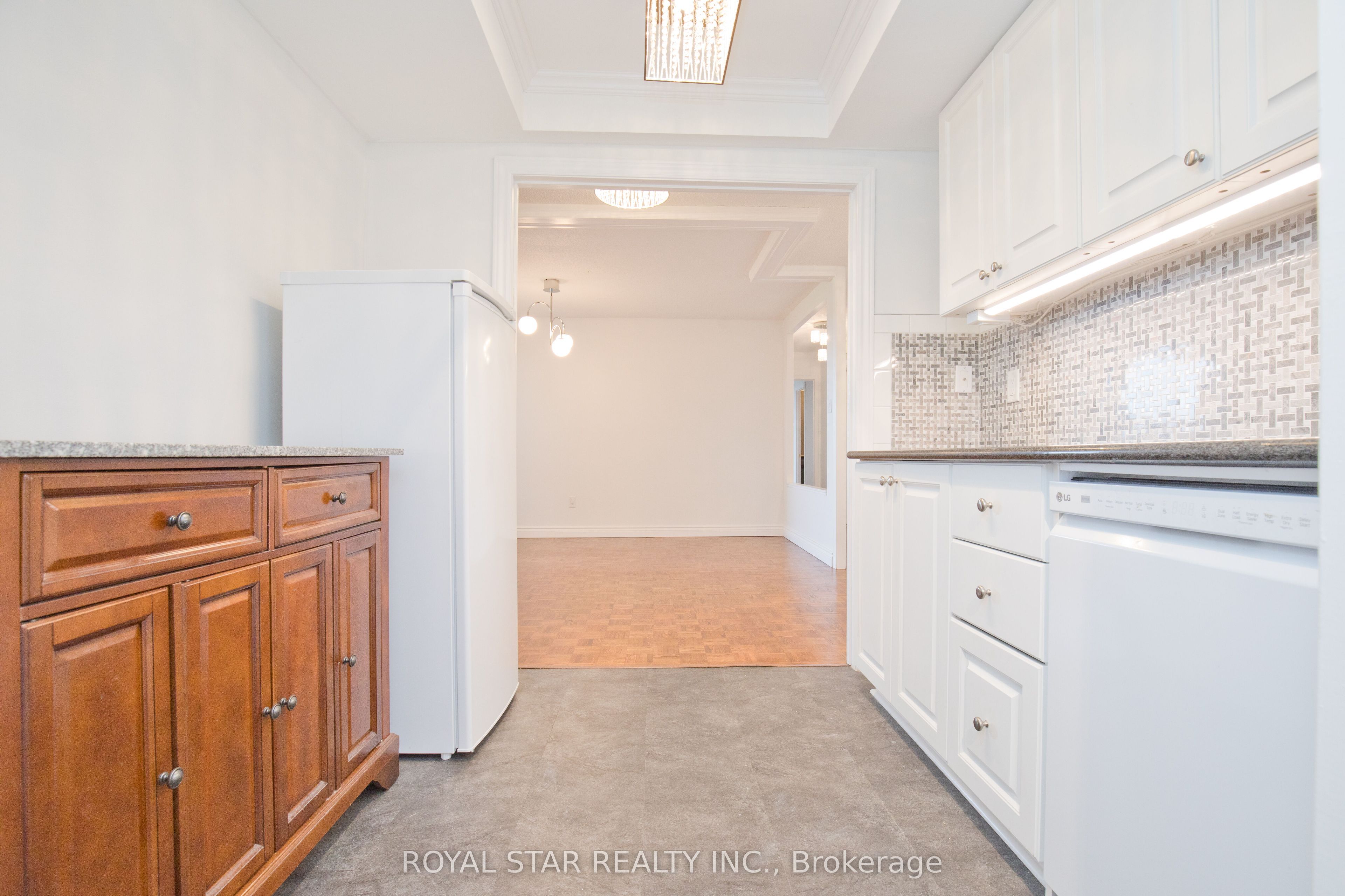 1535 Lakeshore Road E 1607 Property Photo 12