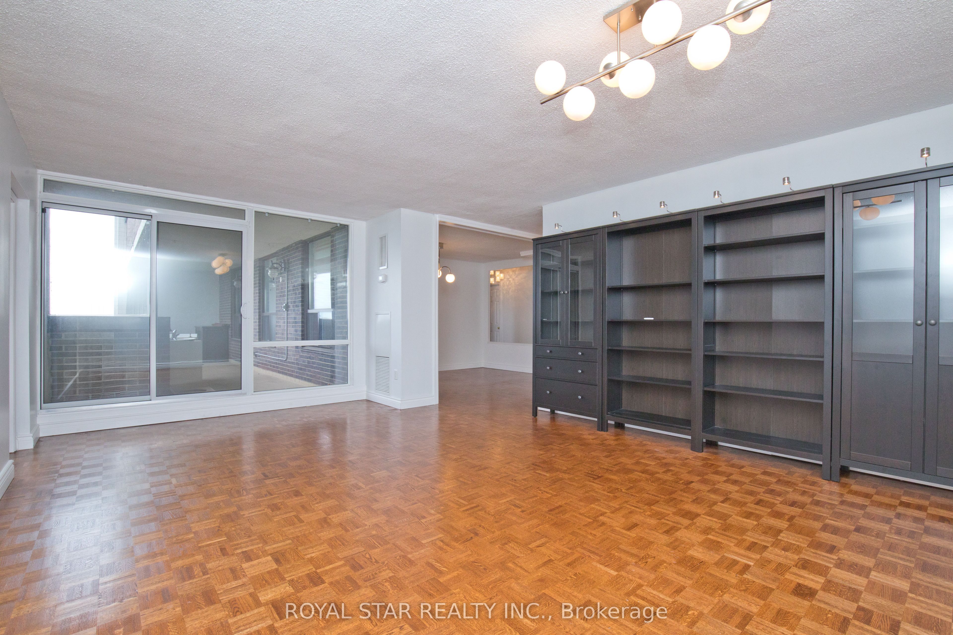 1535 Lakeshore Road E 1607 Property Photo 16