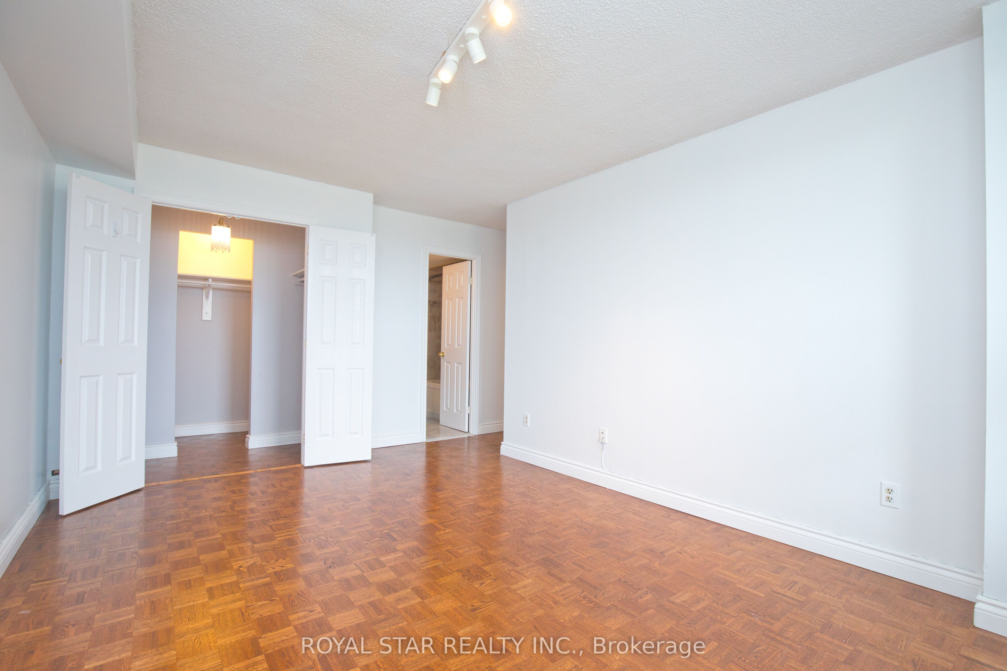 1535 Lakeshore Road E 1607 Property Photo 20