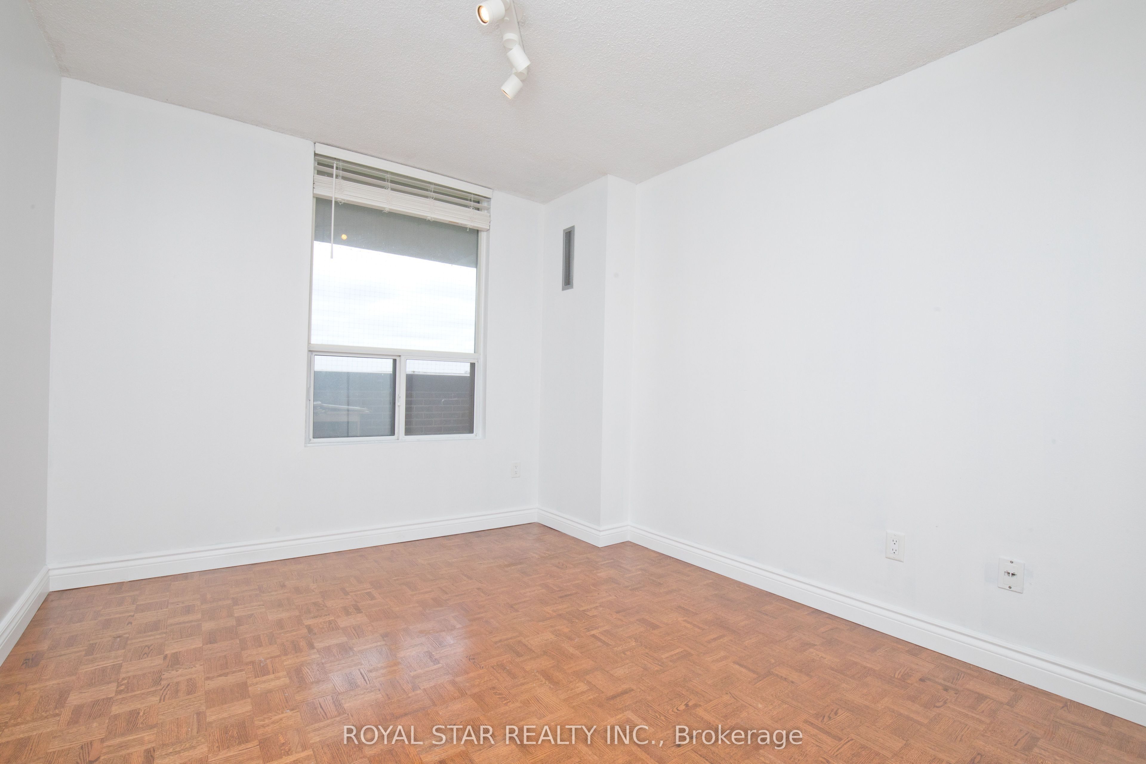 1535 Lakeshore Road E 1607 Property Photo 25