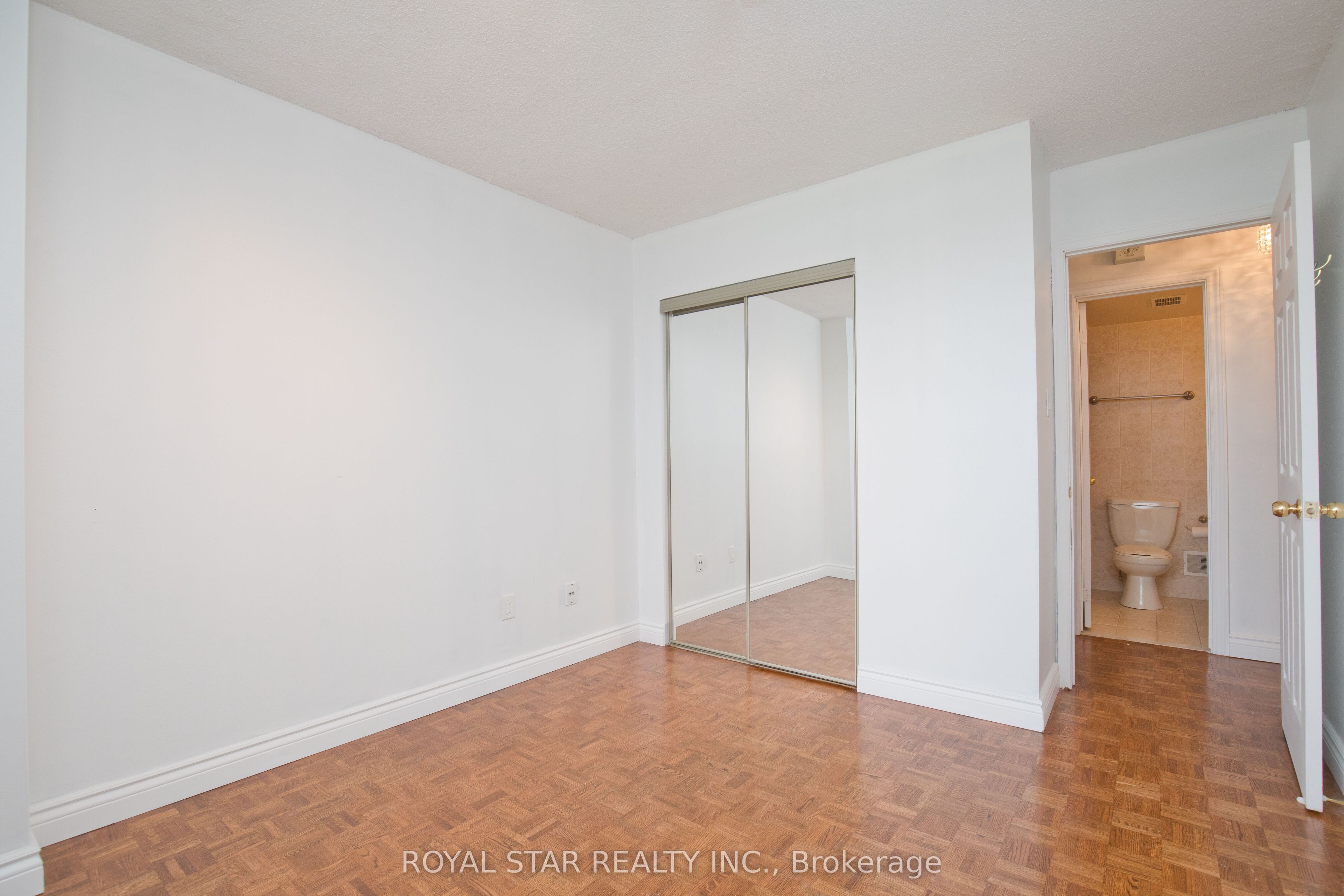 1535 Lakeshore Road E 1607 Property Photo 26