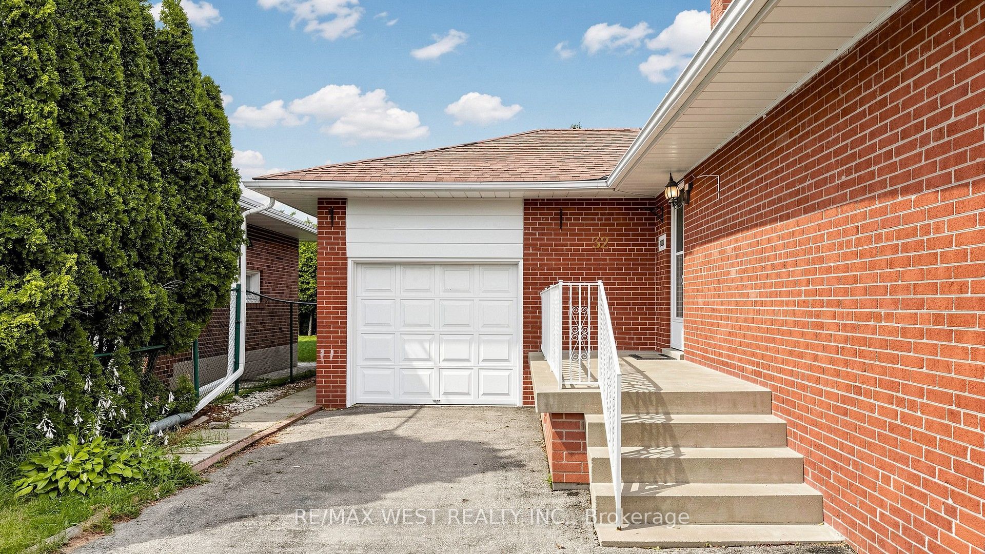32 Allonsius Drive Property Photo 4