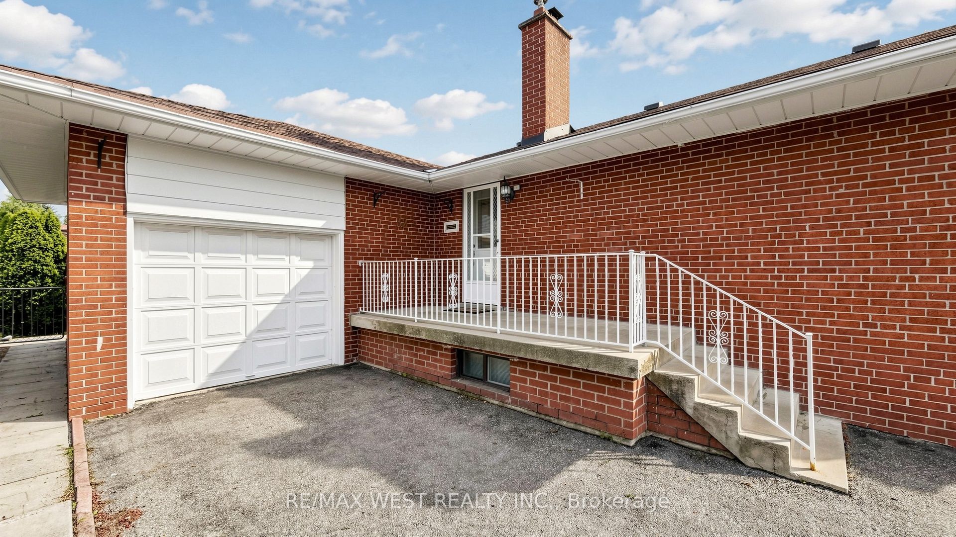 32 Allonsius Drive Property Photo 5