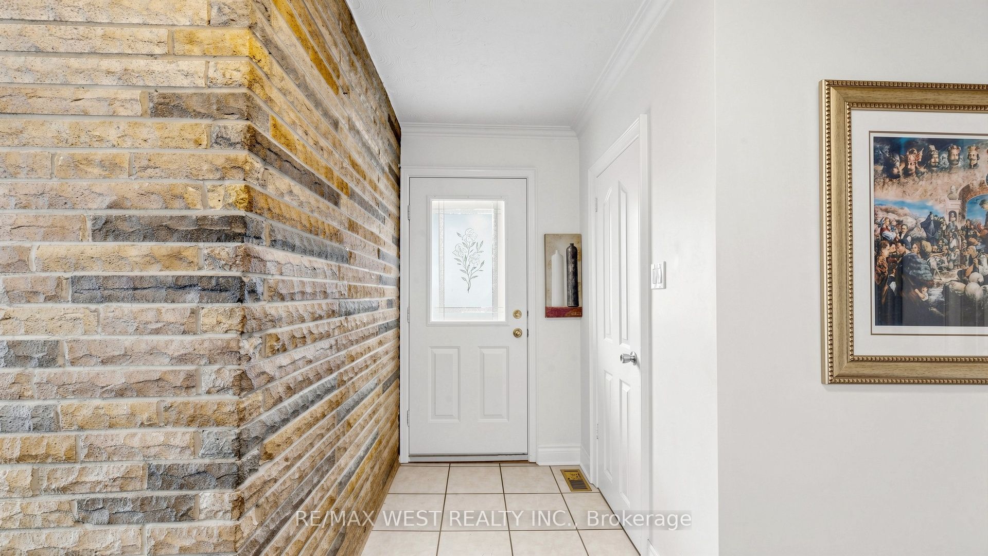32 Allonsius Drive Property Photo 6