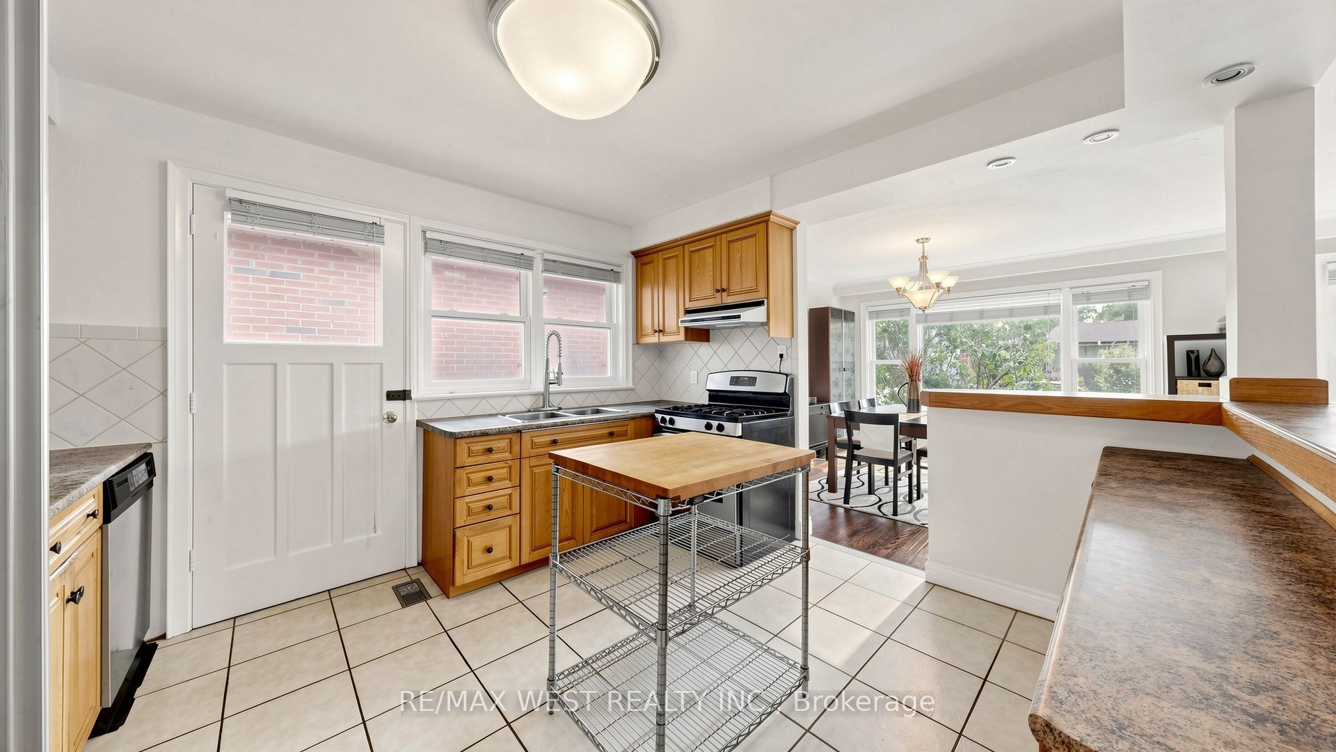 32 Allonsius Drive Property Photo 12